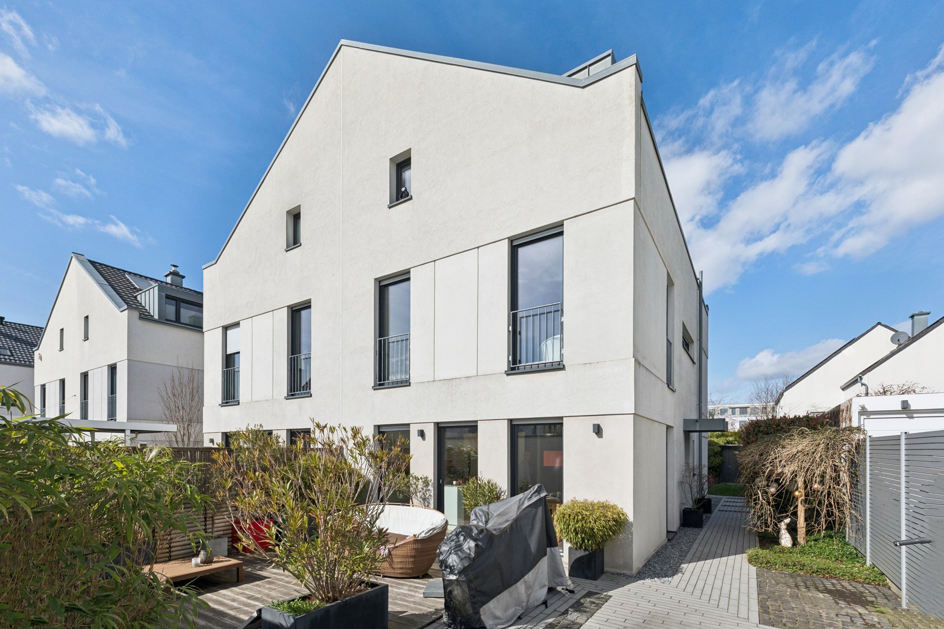 Light-filled semi-detached house with open-plan living and a family-friendly layout