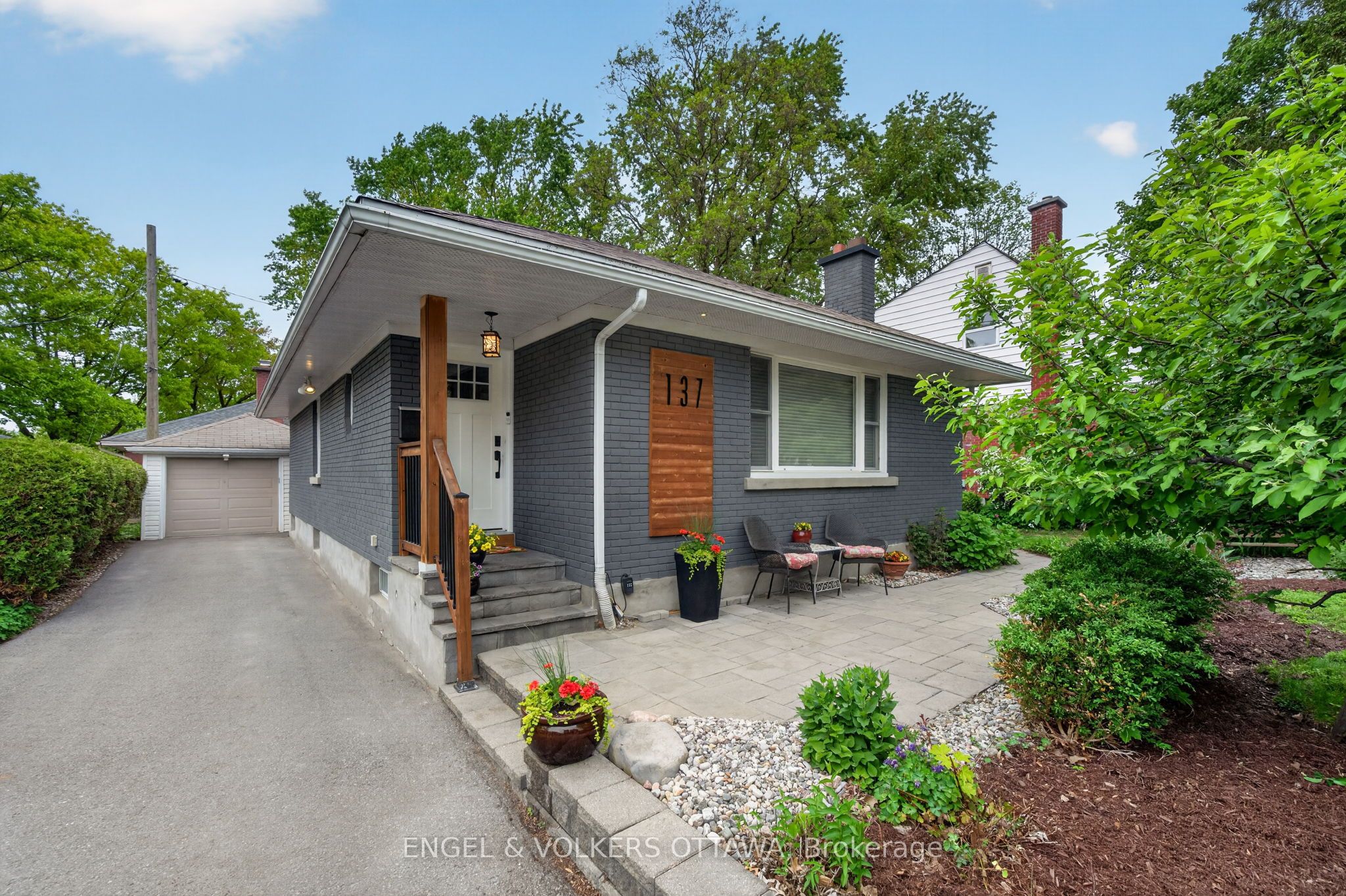 Beautifully Renovated Bungalow in Applewood Acres