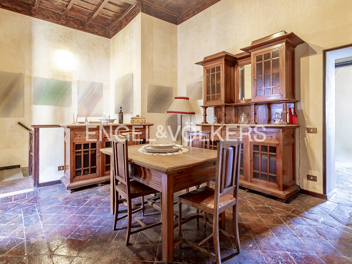 Montecelio: period apartment with panoramic views, cellar, and rare potential for a bespoke home on the outskirts of Rome