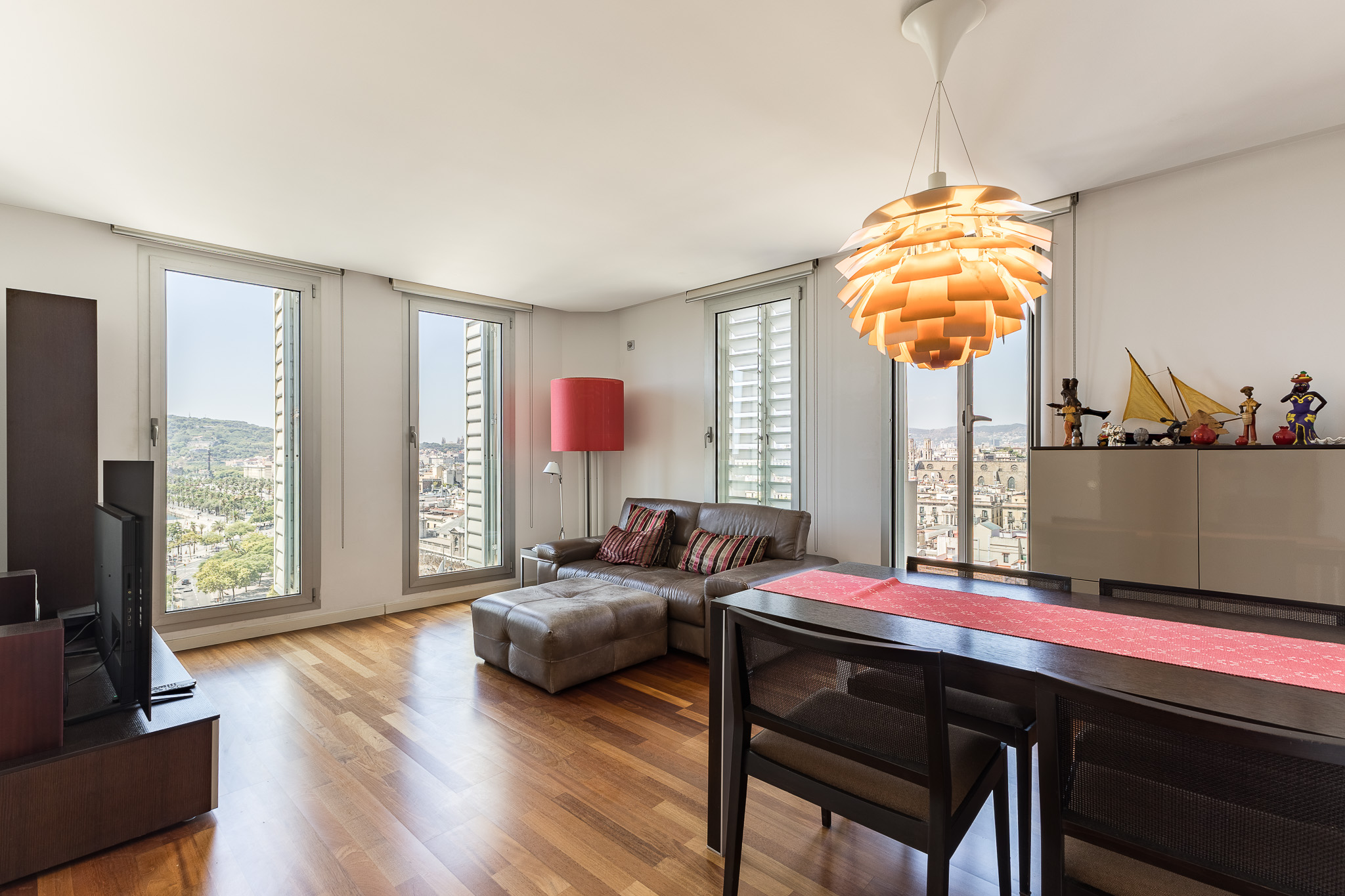 Elegant apartment for TEMPORARY rent with panoramic views of Barcelona