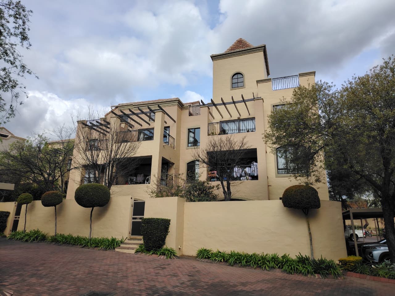 Beautifully refurbished studio apartment