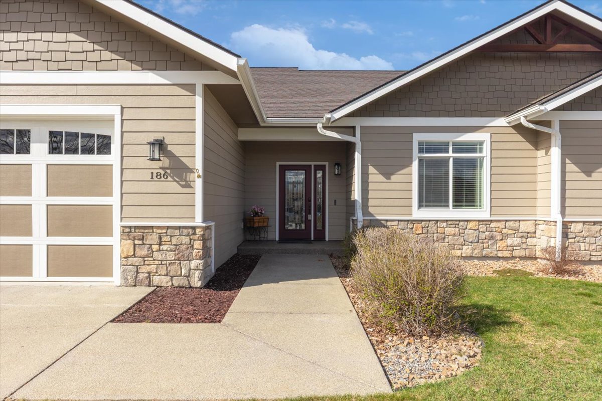 Well-Maintained Home In Silverbrook Estates