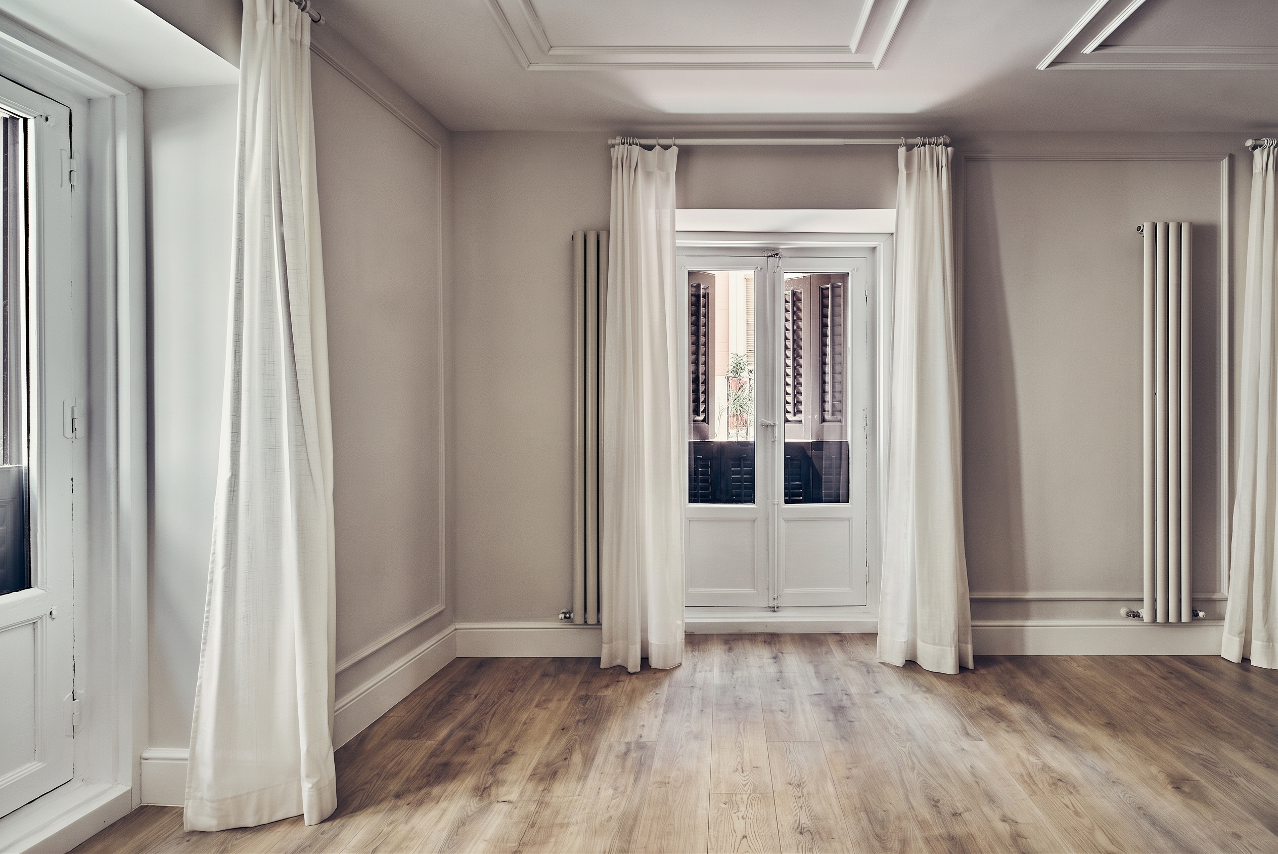 A magnificent flat with 3 balconies in the city Centre [KI-modifiziert]