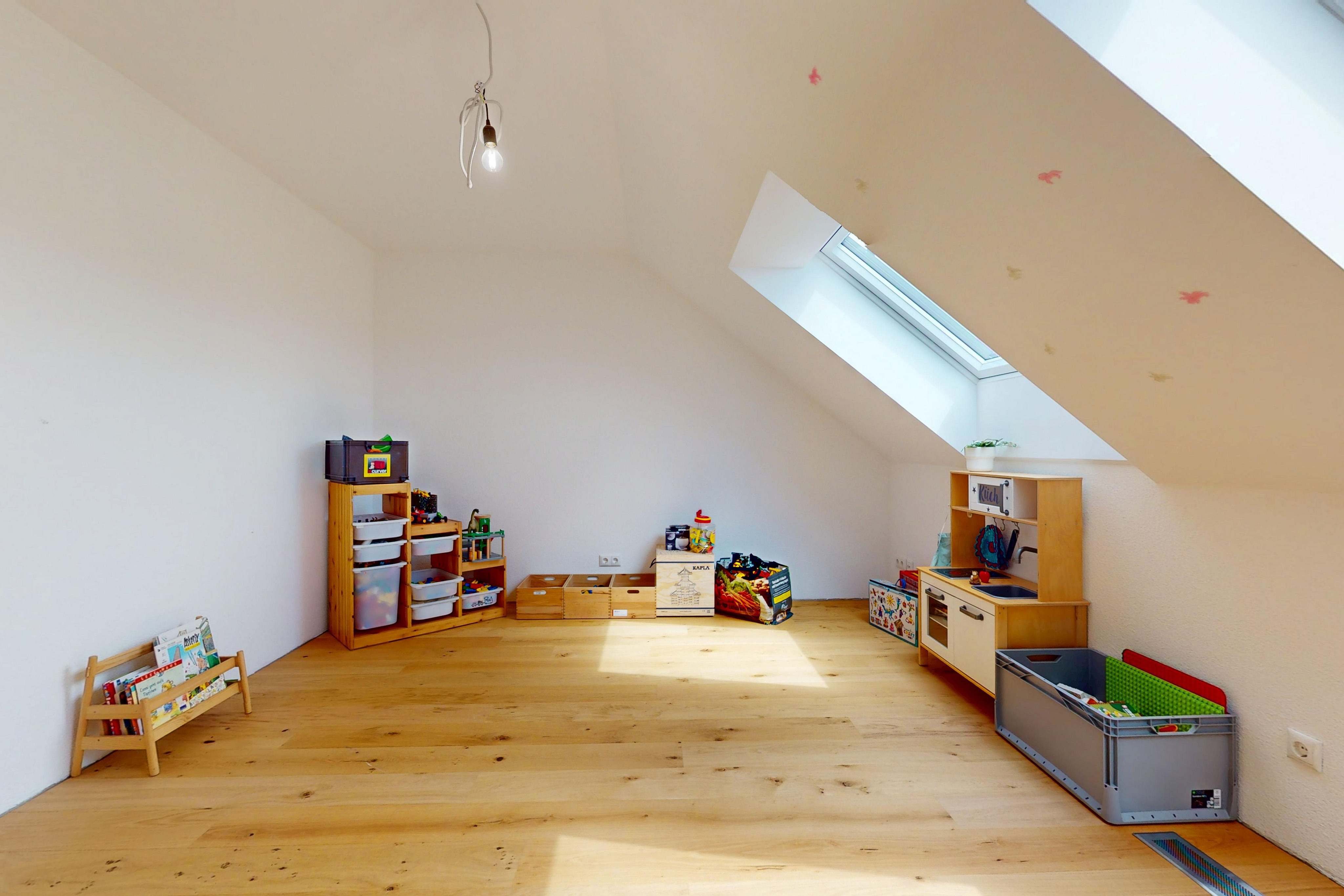 Familienfreundliches Reihenhaus – KfW 40, Baujahr 2023