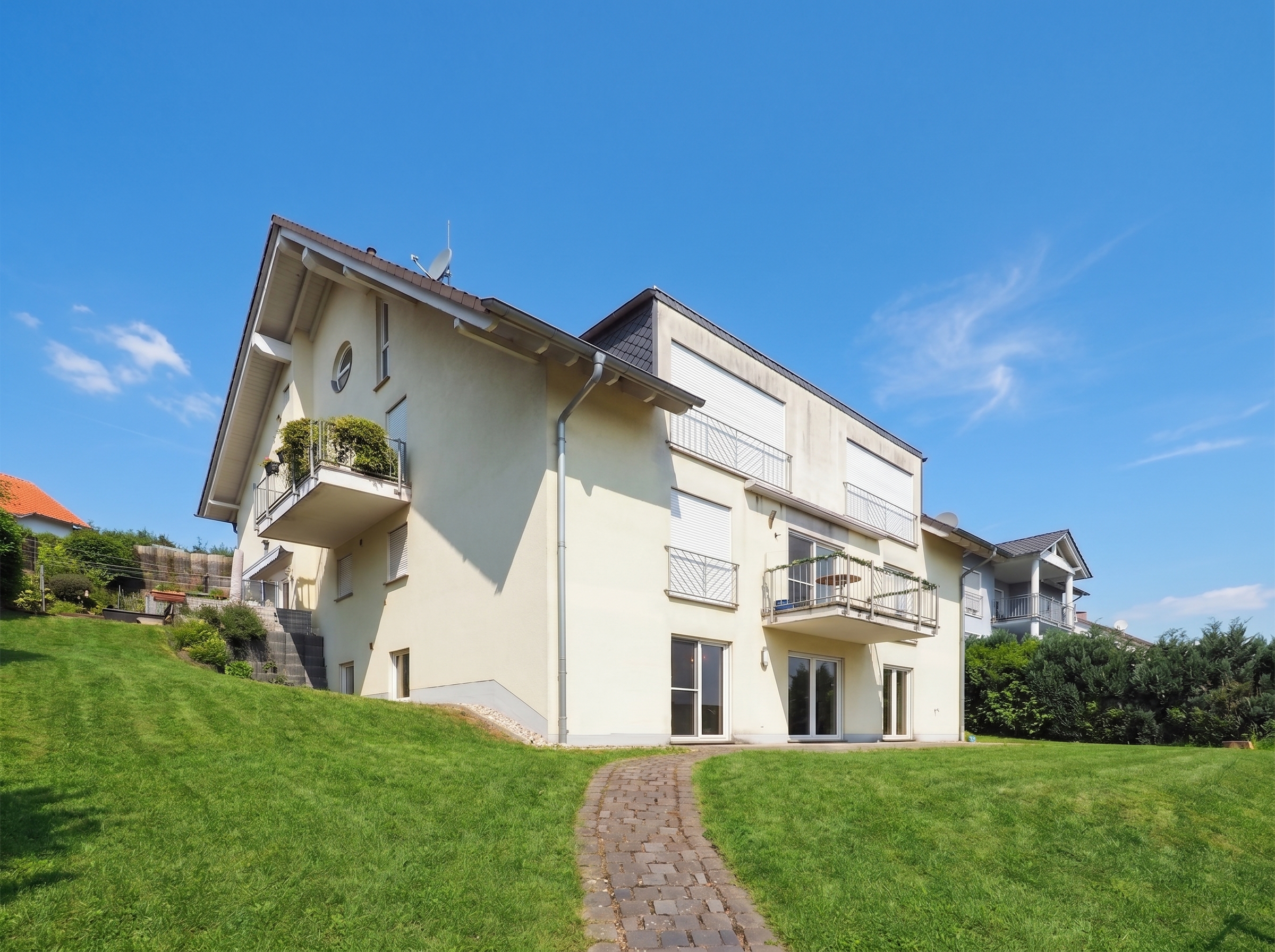Moderne Terrassenwohnung in idyllischer Sackgassenendlage!