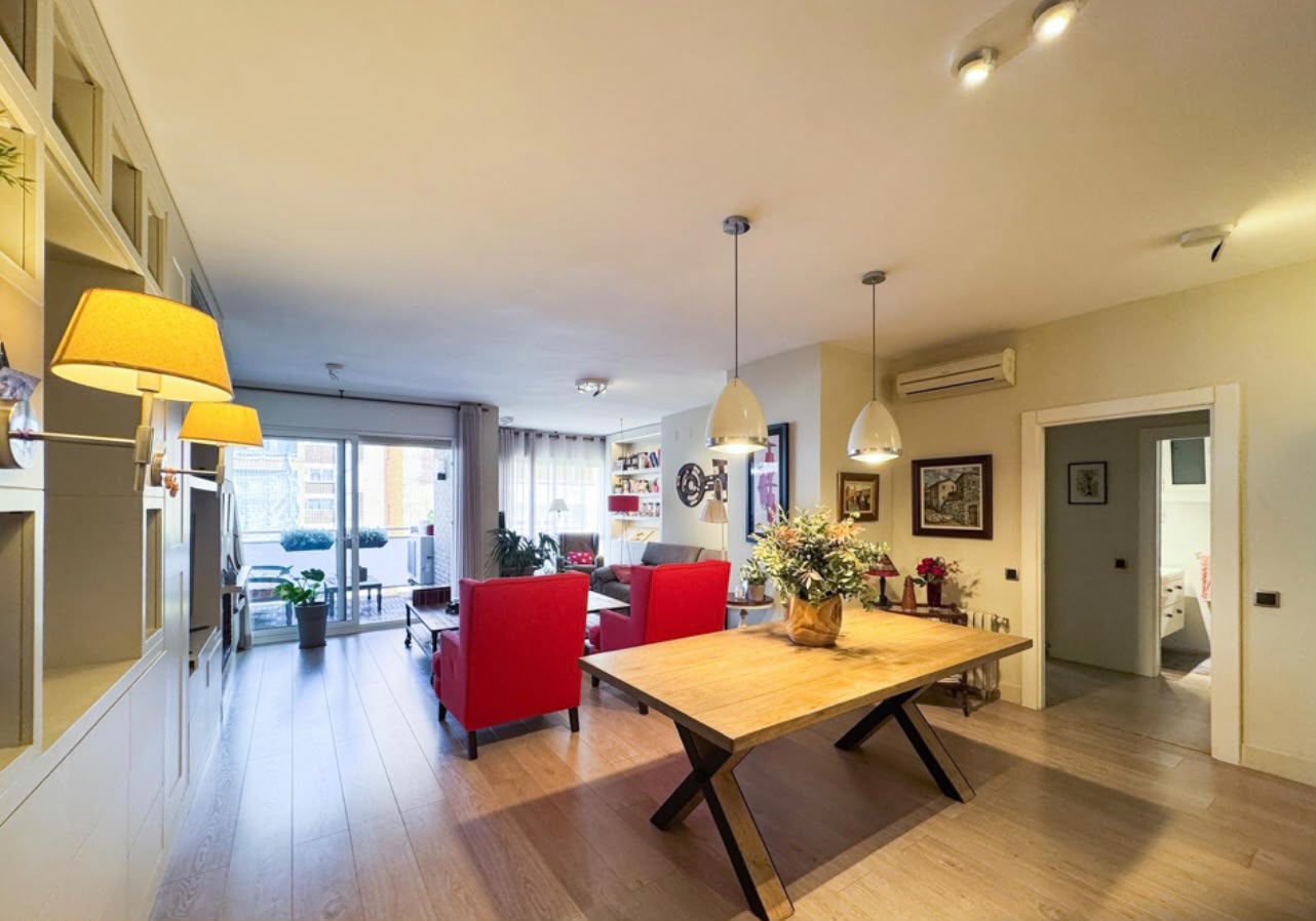 Fantastic renovated apartment with terrace and parking in Galvany