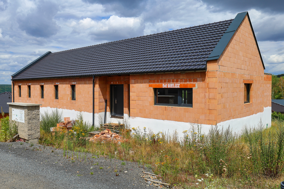 Newly built 4+kt home for sale nearing completion with 913 m² of land