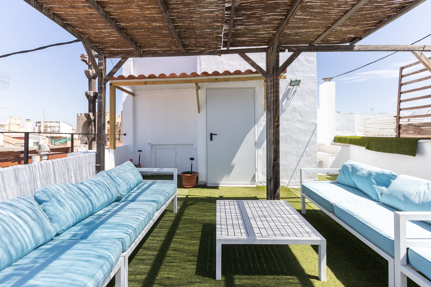 Zapateros Street Rental