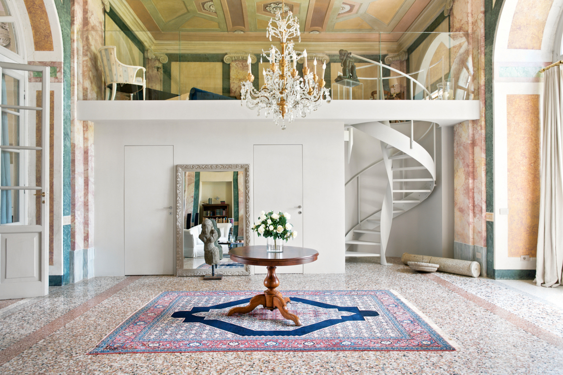 Storicità, eleganza e design. Appartamento in Villa Raimondi