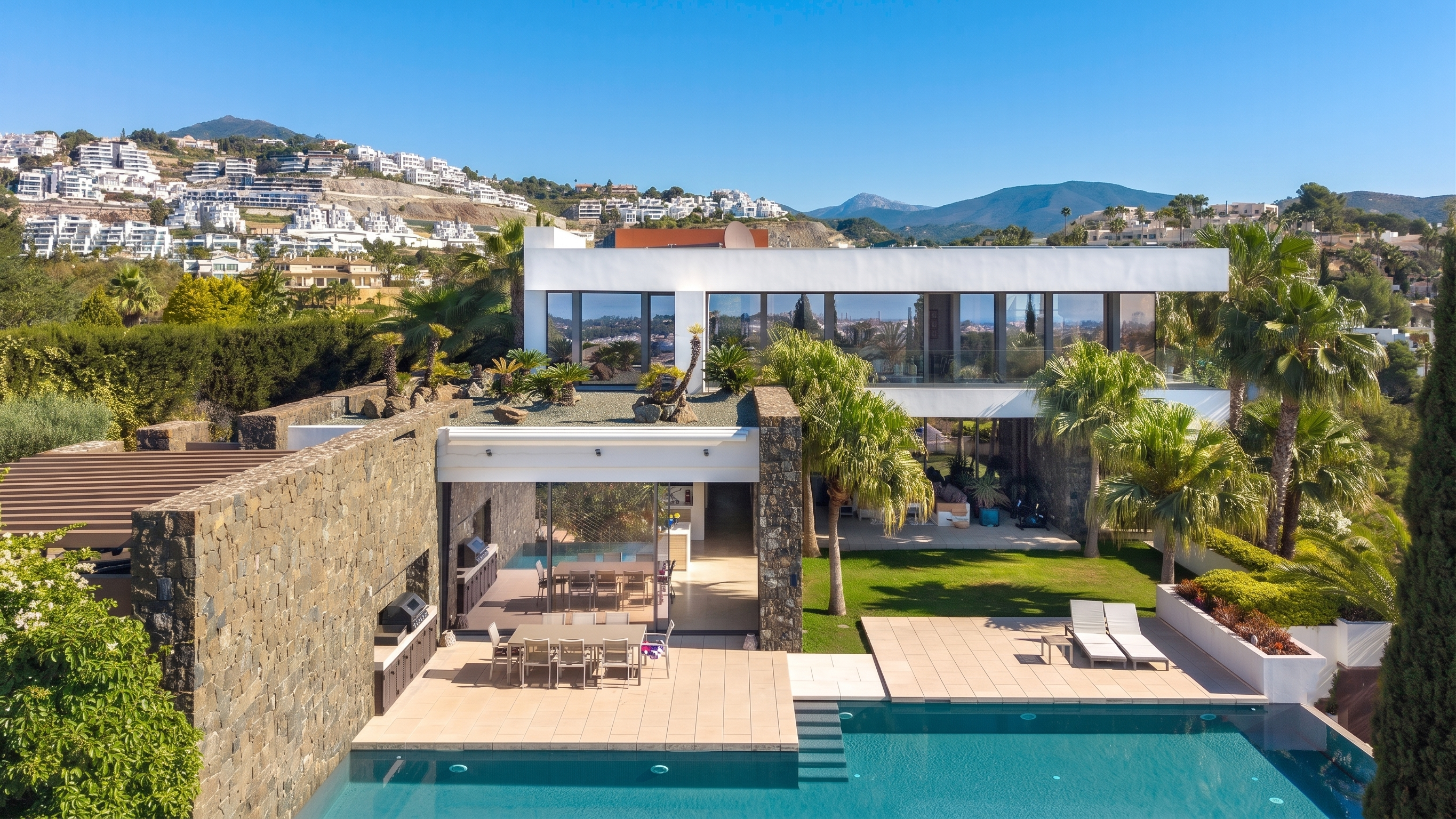 Modern Luxury Villa with Panoramic Sea Views in El Herrojo Alto