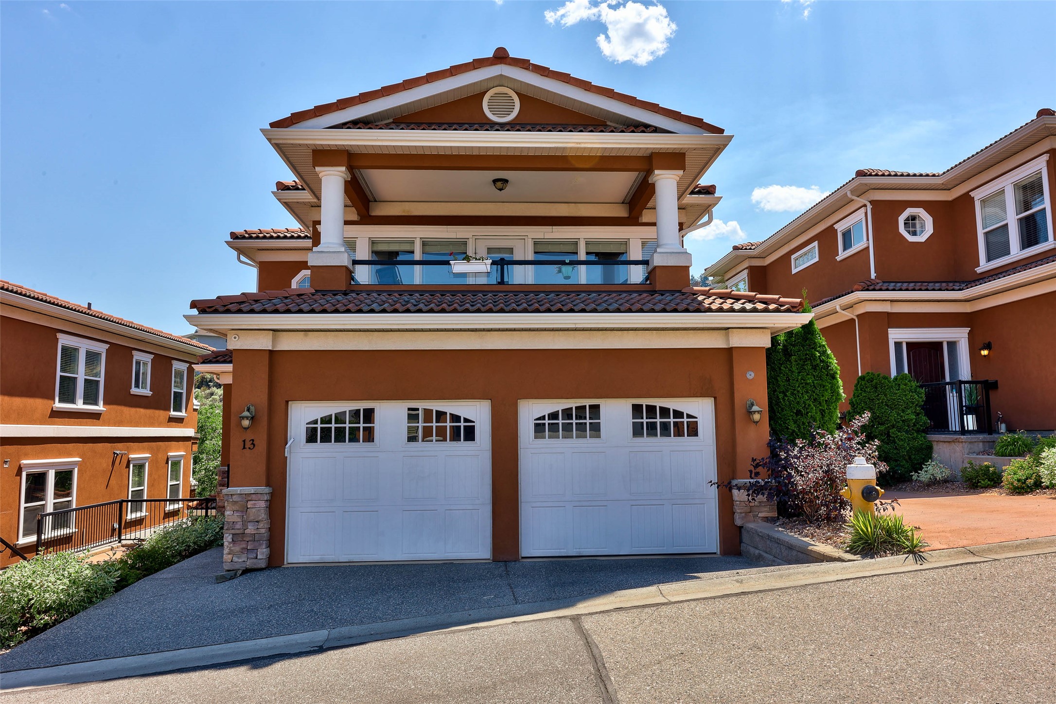 Basement-Entry Townhome With Panoramic City Views