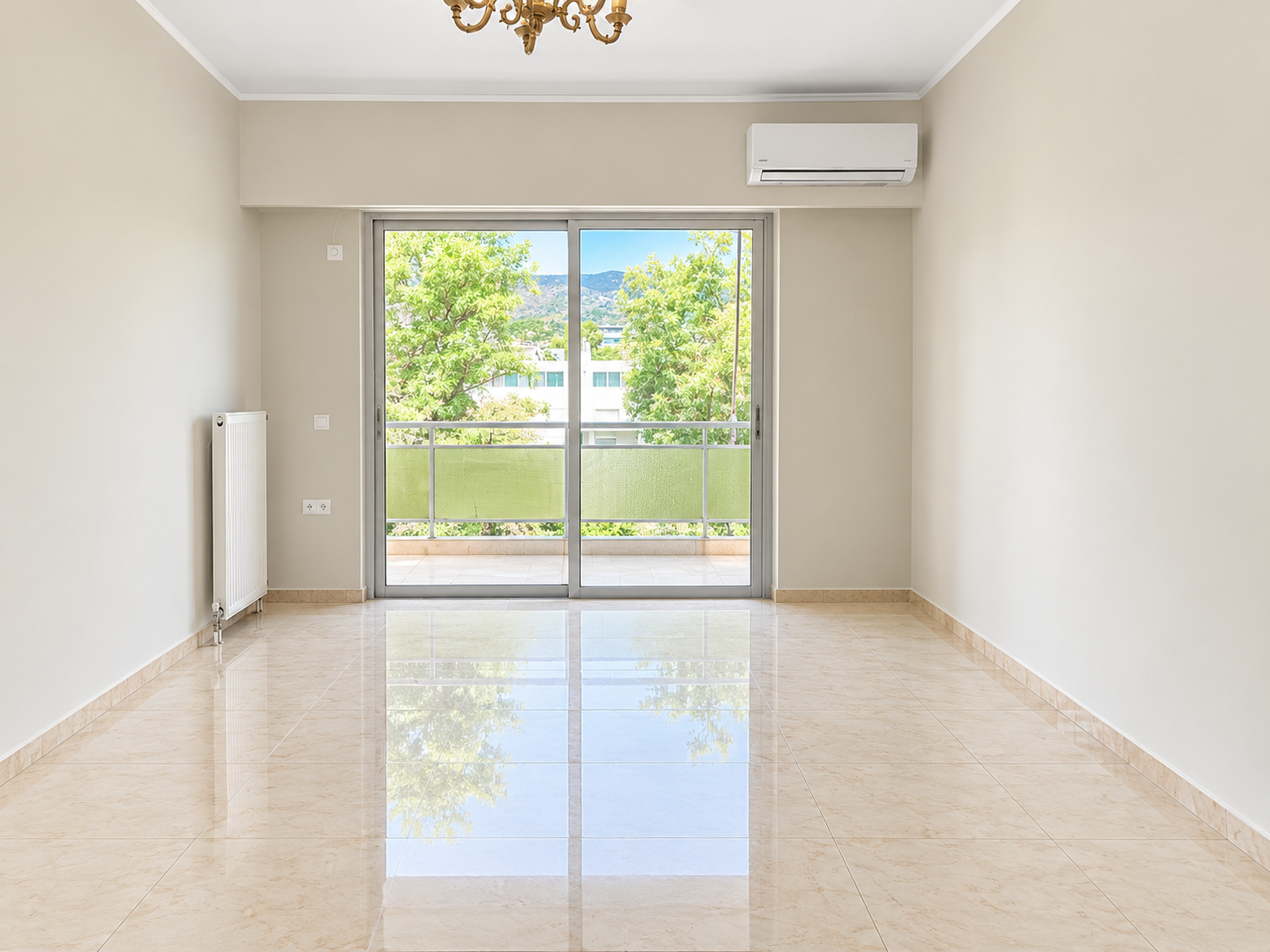 Renovated apartment in Voula with open views near the beach
