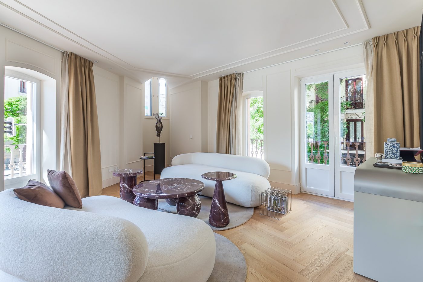 Elegant luxury apartment in the heart of Salamanca District.