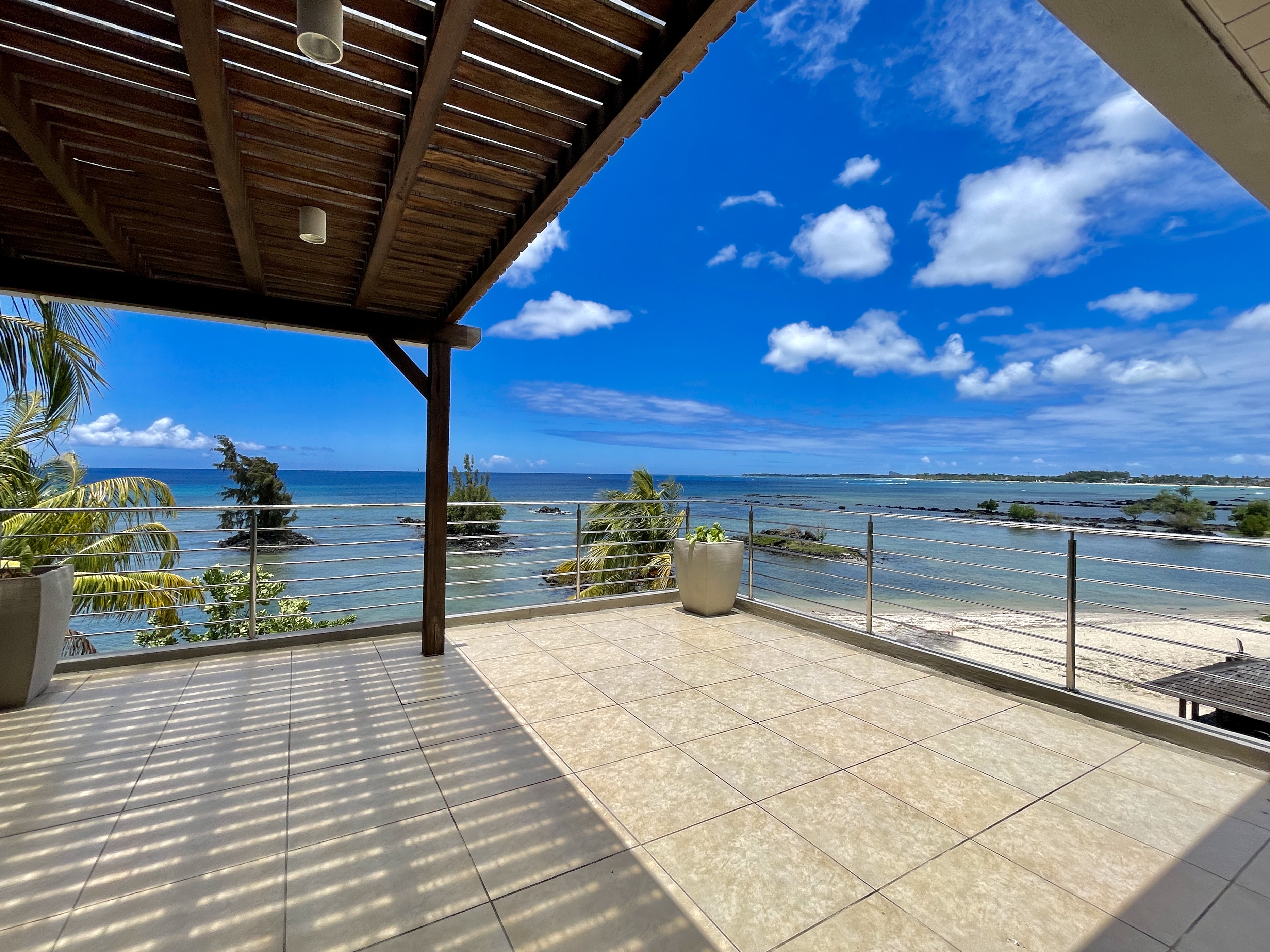 Penthouse de rêve, pied dans l'eau
