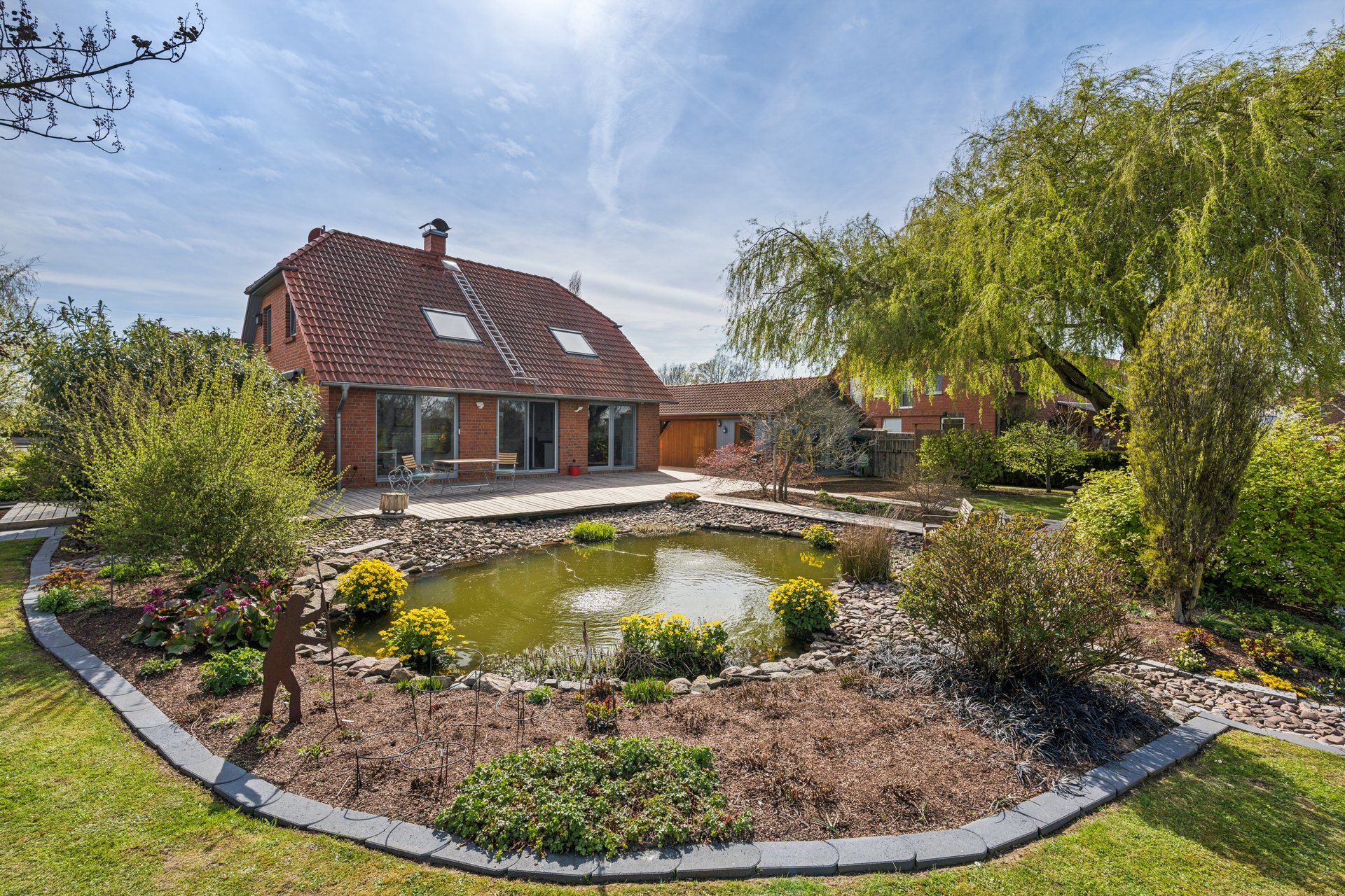 Ein Platz zum Durchatmen
Modernes Haus mit traumhaftem Garten