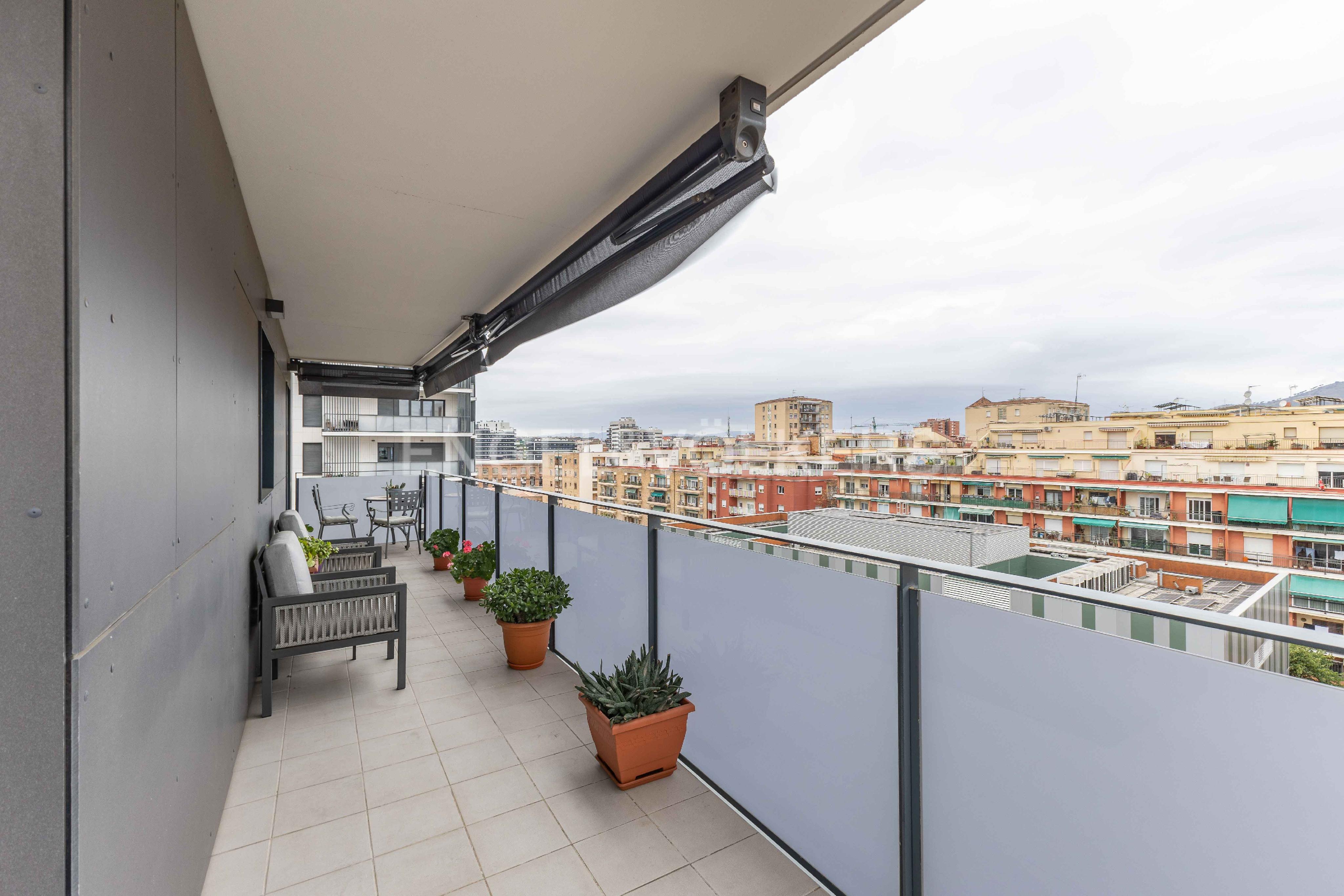 Natural light, space, comfort with balcony, panoramic terrace and parking space