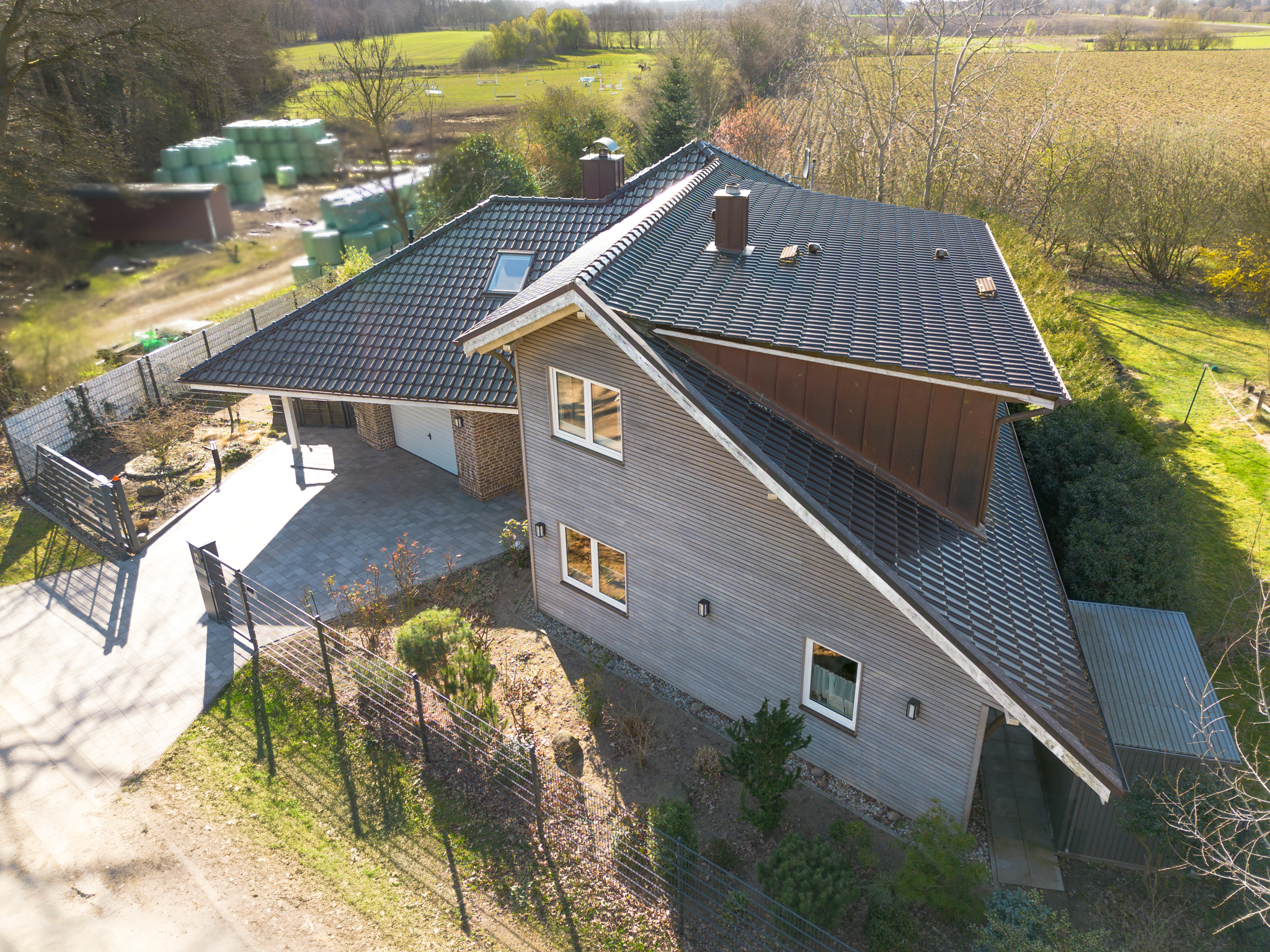 Großzügiges Einfamilienhaus mit Einliegerwohnung und Weitblick