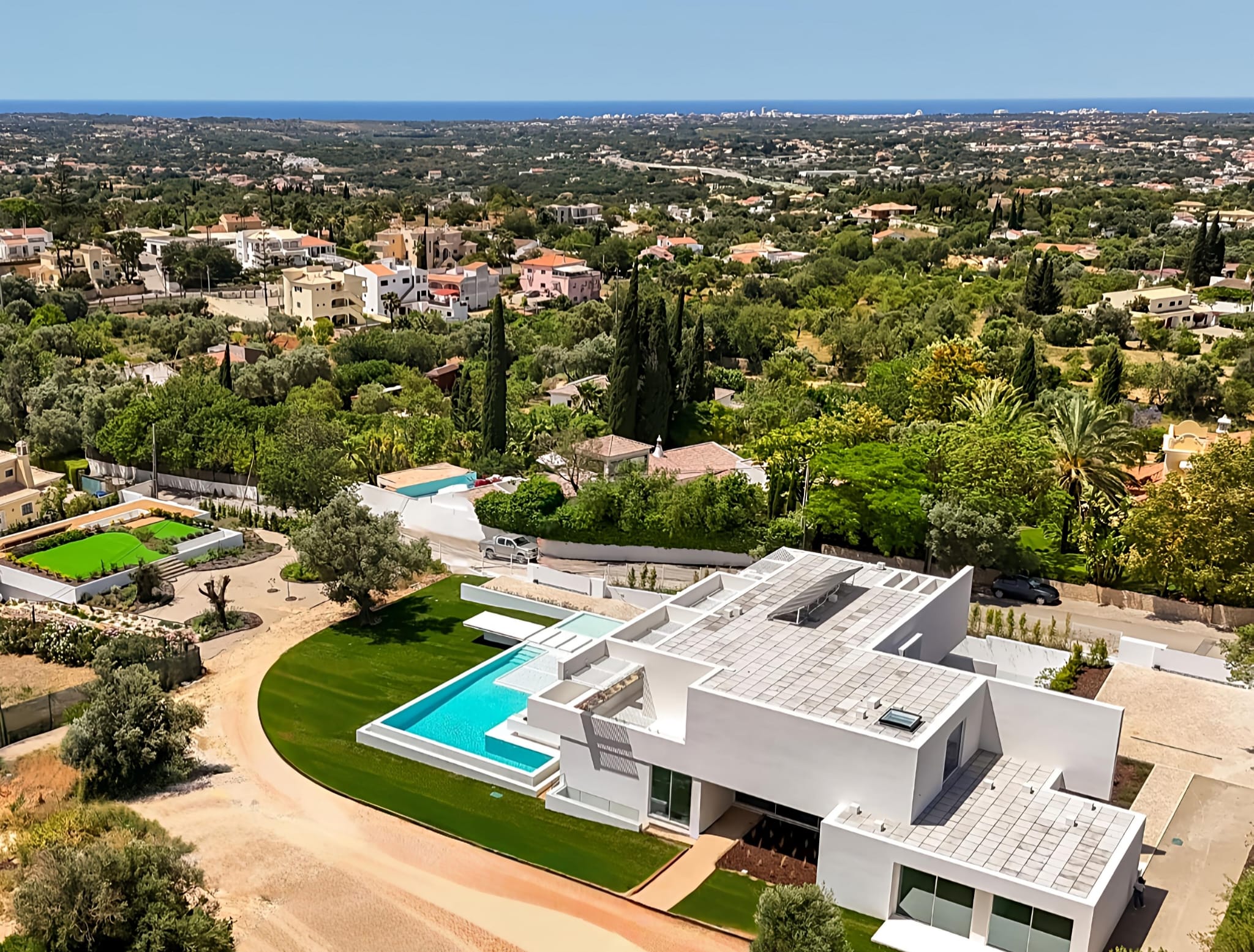 Contemporary Luxury Villa with Sea Views in the Heart of Vale Formoso