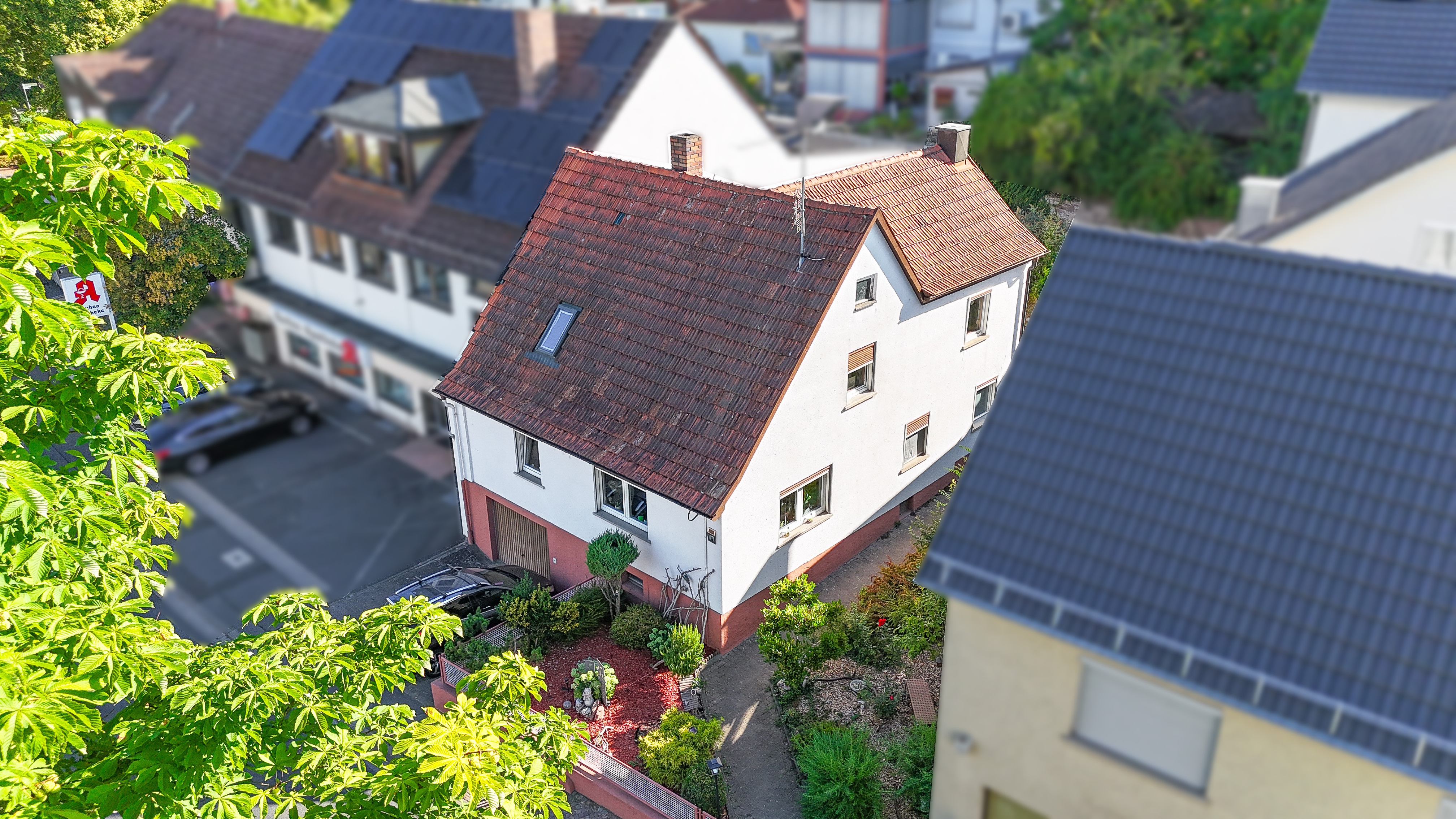 Charmantes Einfamilienhaus mit geschütztem Garten, Garage & Entwicklungspotenzial in Lohr-Sendelbach