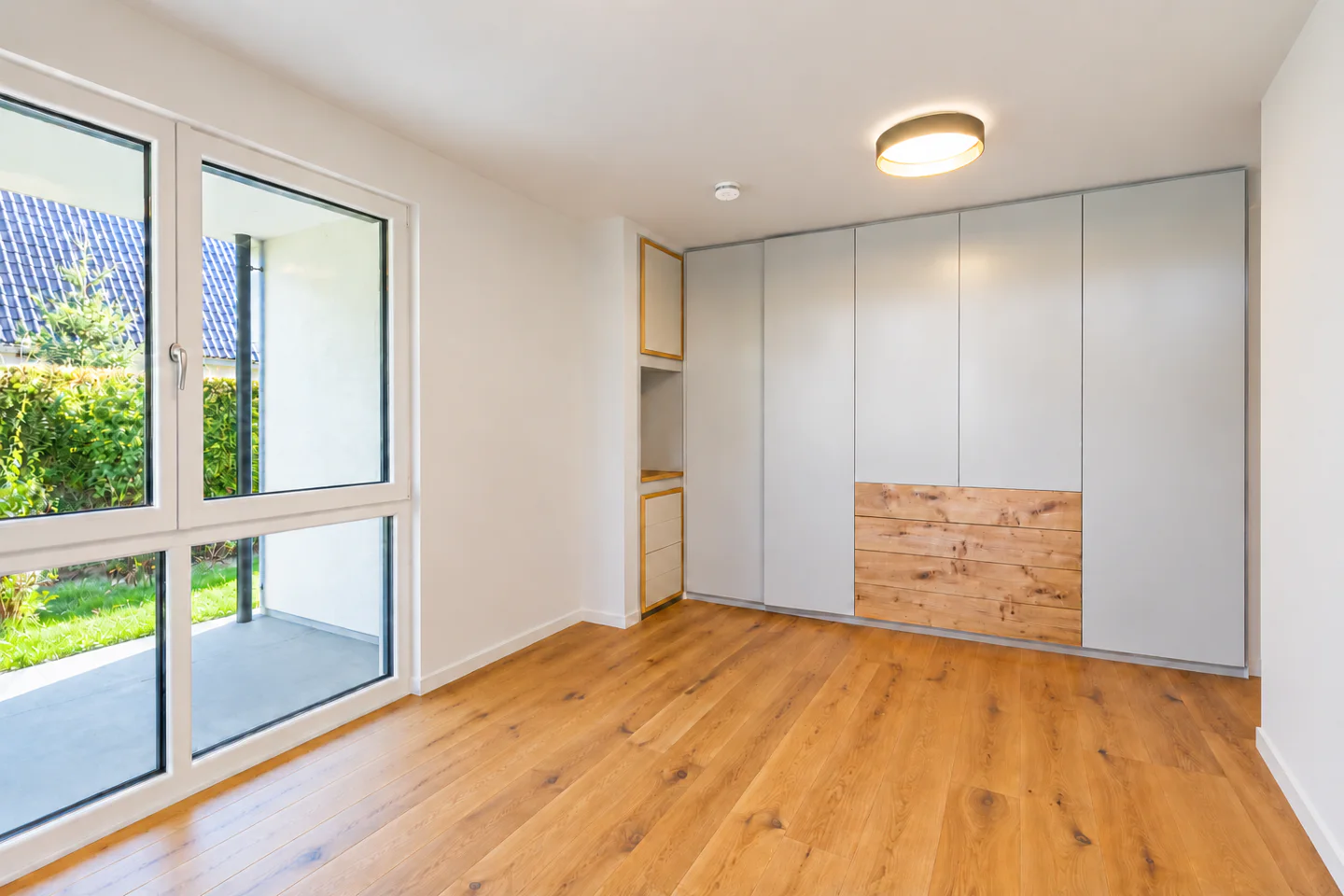 Urban wohnen, im Grünen aufleben – moderne Erdgeschosswohnung mit Garten - Photo 3