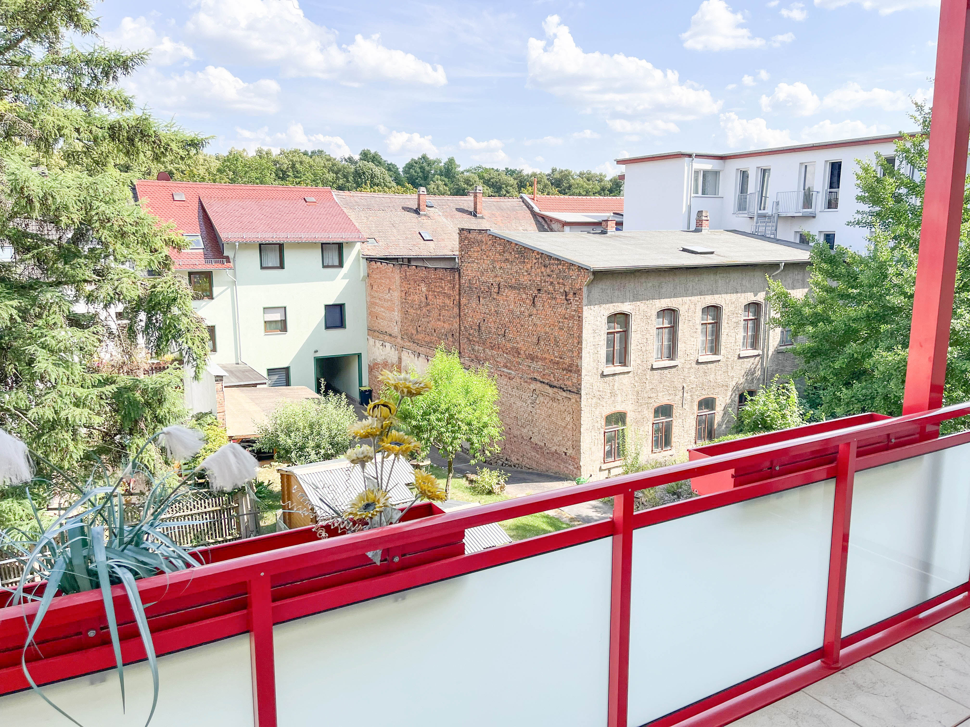 Familienfreundliche 4-Raum-Wohnung mit Balkon und Gartenmitbenutzung