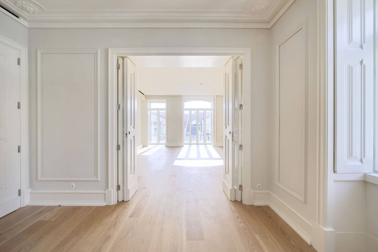 Exklusive neue 5-Zimmer-Wohnung (4 Badezimmer en suite) mit 4 Stellplätzen