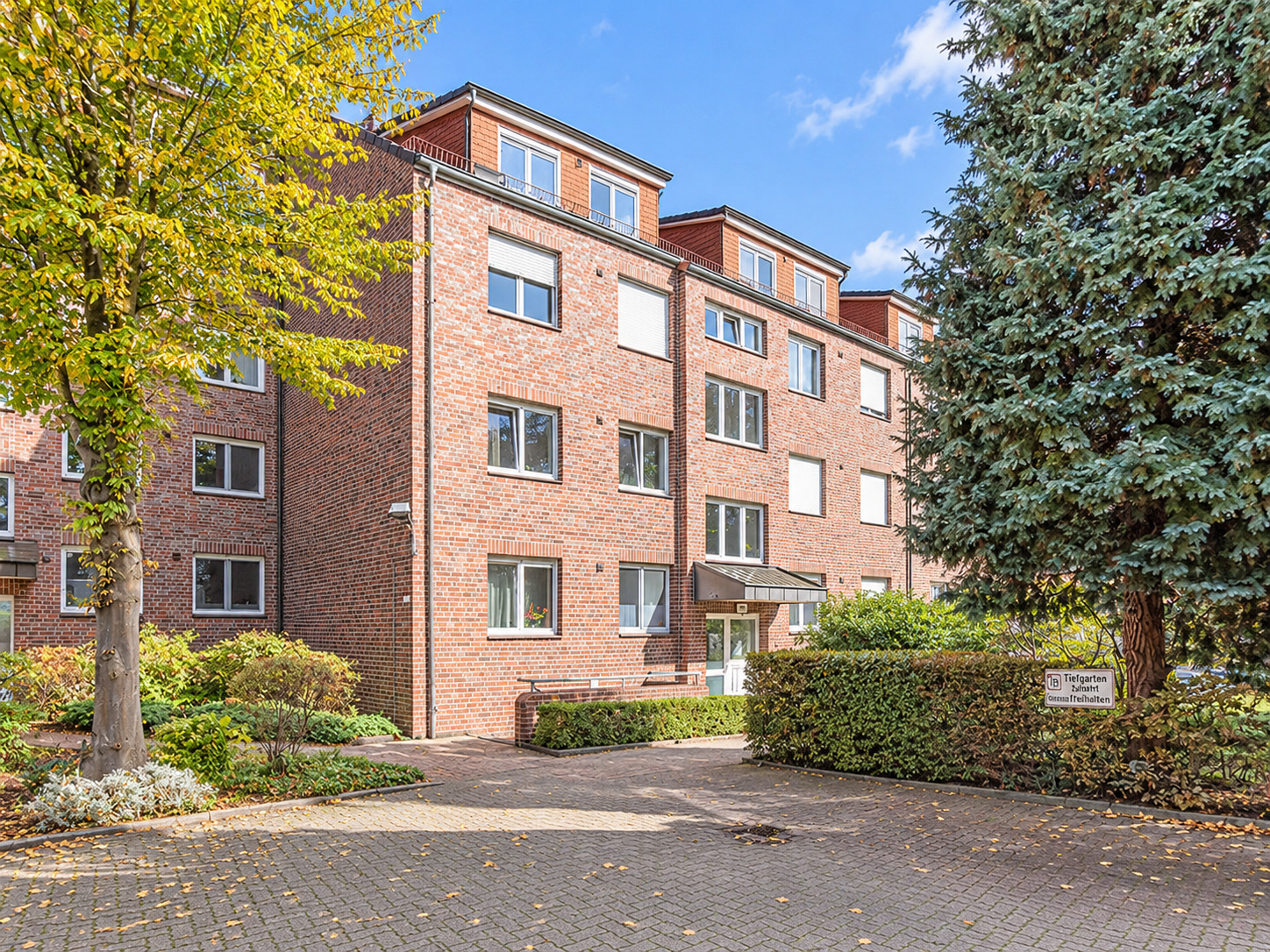 Gepflegte Maisonette-Dachgeschosswohnung mit Balkon und Carport!