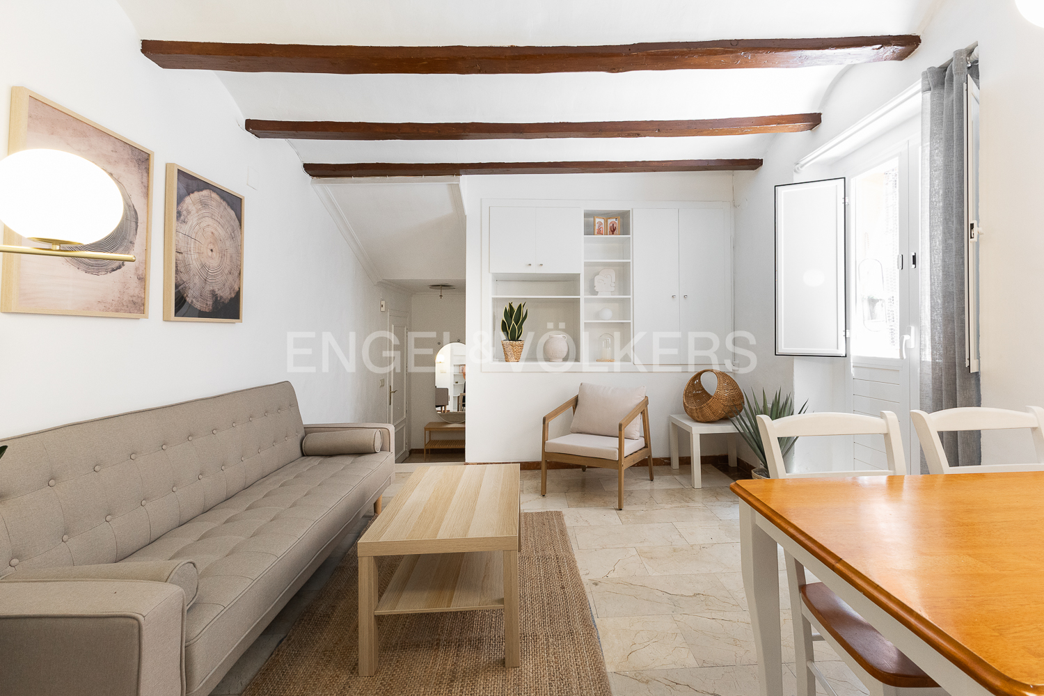 Luminous property in "Valencia" centre