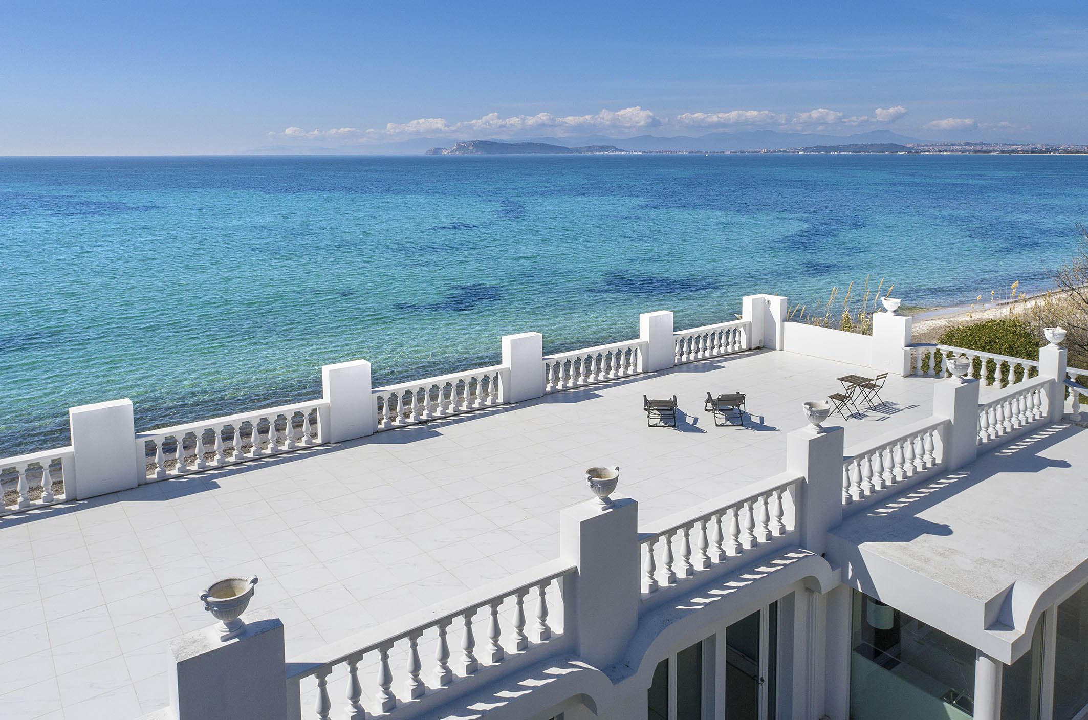 Exclusive villa pieds dans l'eau