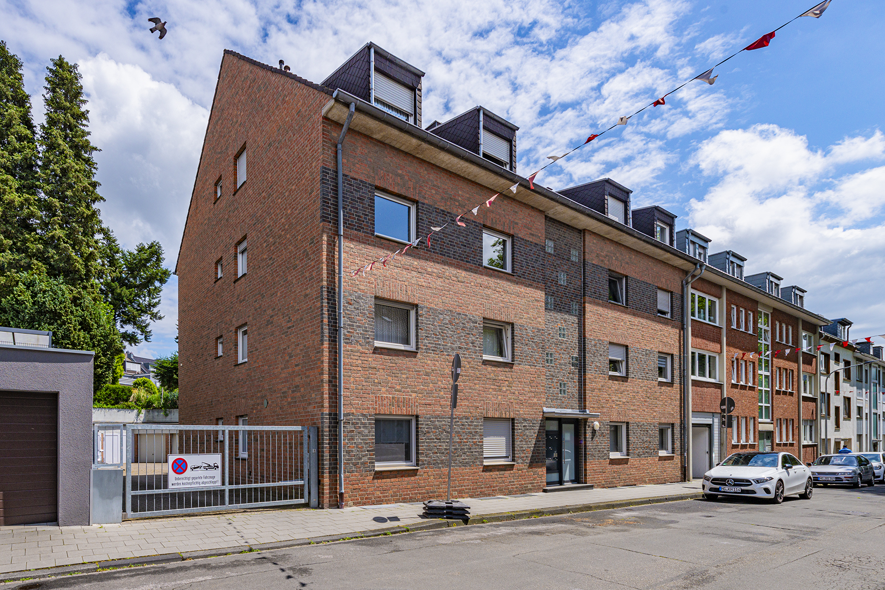 3‑Zimmer‑Wohnung mit Balkon, ruhig-grün gelegen.