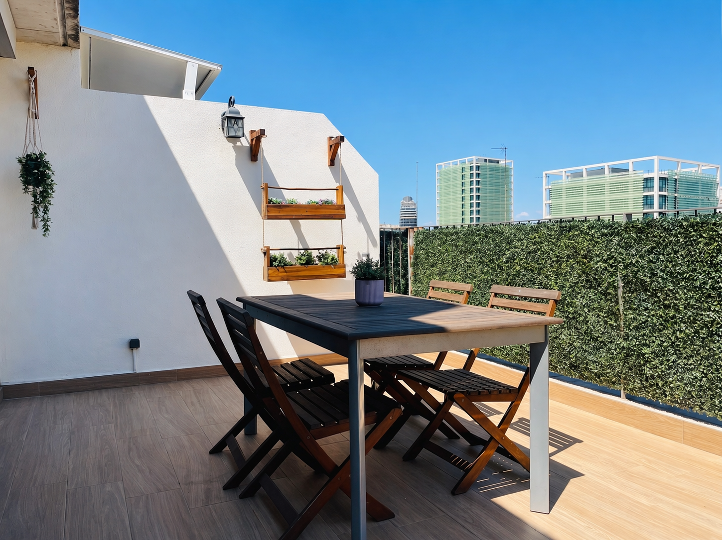 Exclusive penthouse with 30 m² terrace, ideal for families in Valencia