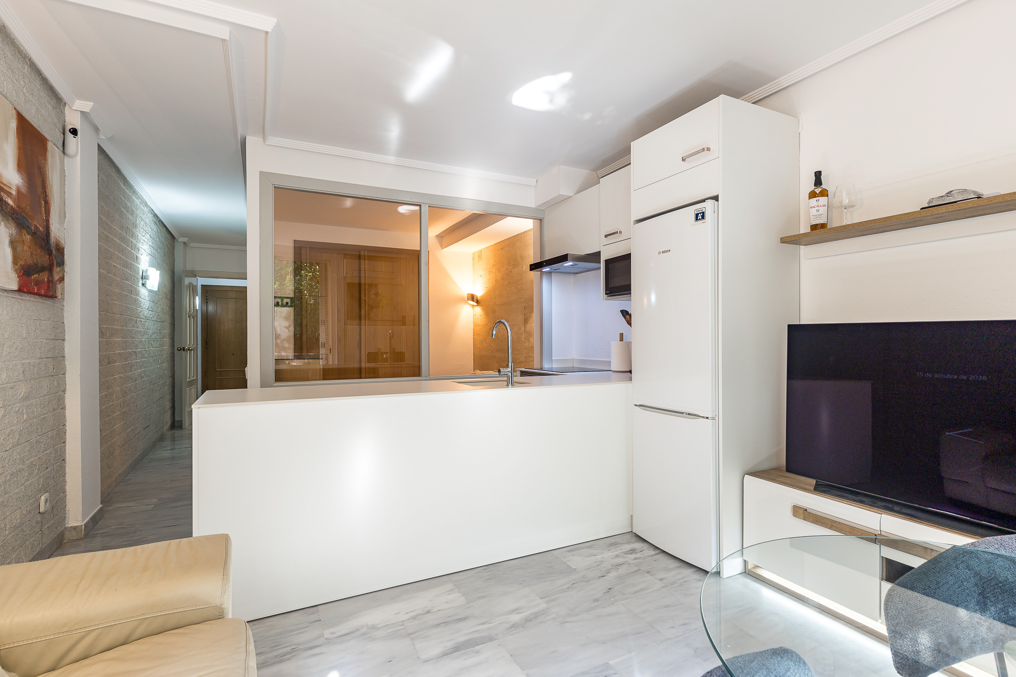 Elegante apartamento reformado a estrenar de 2 dormitorios en el corazón de Sitges, junto al Mediterráneo y con excelentes conexiones a Barcelona