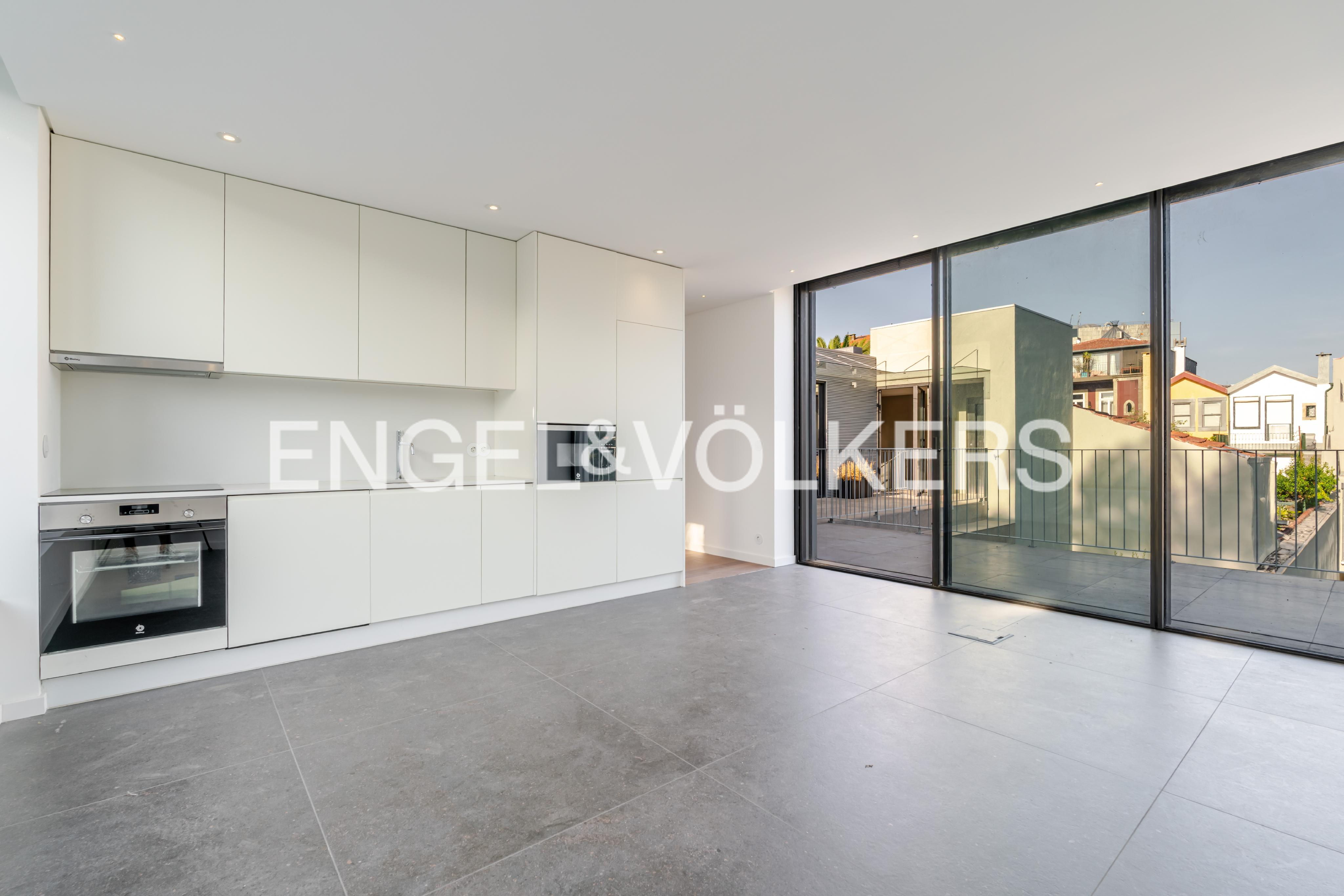 2 Bedroom Apartment with terrace in Porto’s Historic Center