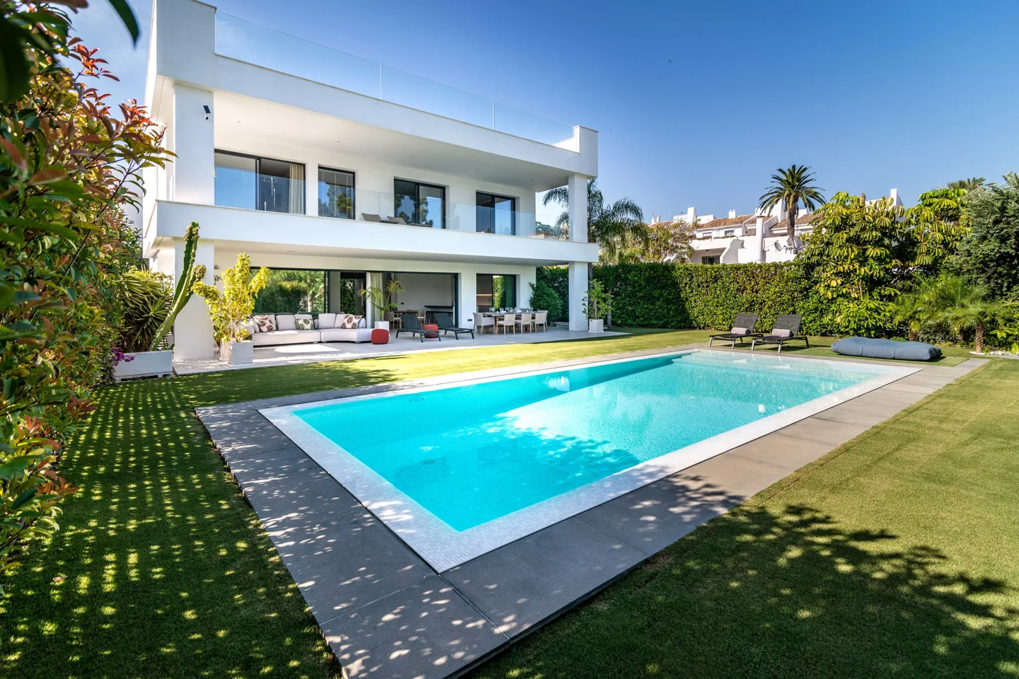 Brand new fabulous modern villa in Puerto Banús. Price from €19,000 per week