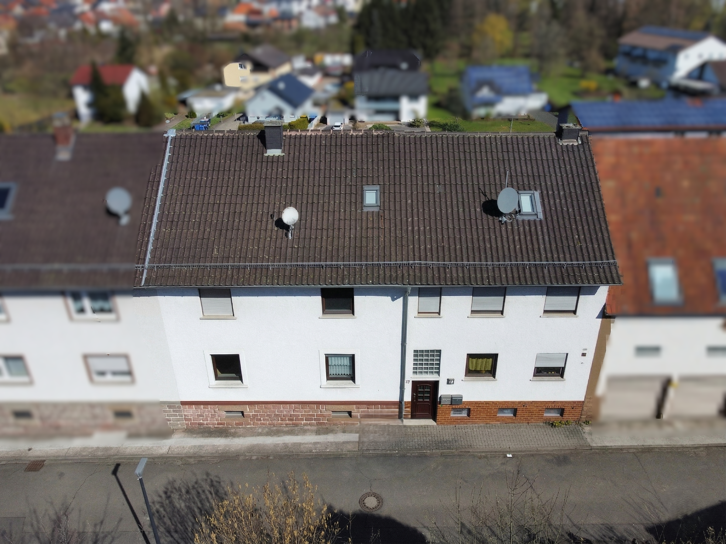 Attraktives Zweifamilienhaus mit viel Platz und Zukunftsperspektive