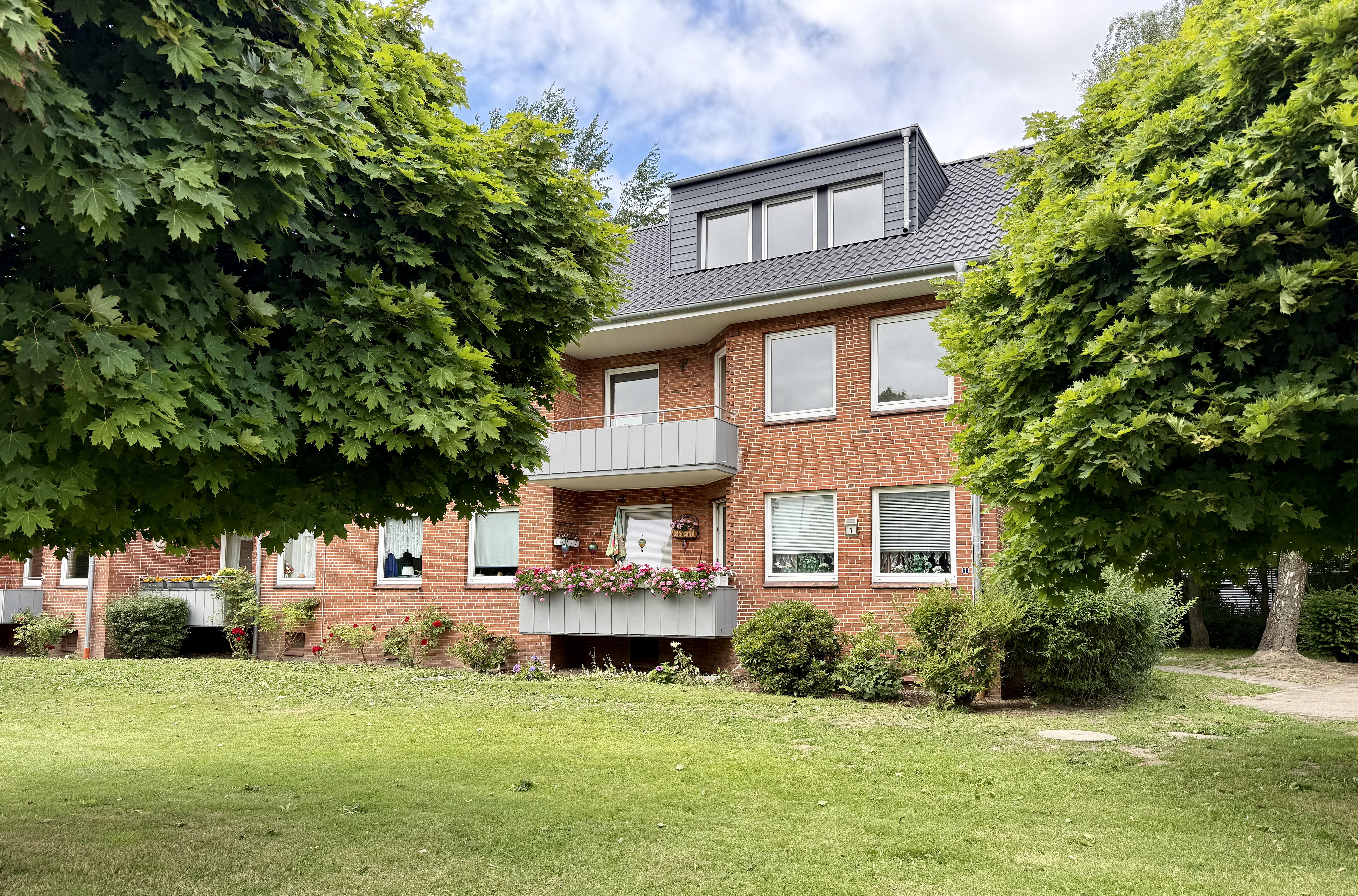 Stadtnah und ruhig: Bezugsfreie 3-Zimmer-Wohnung mit Balkon in Husum