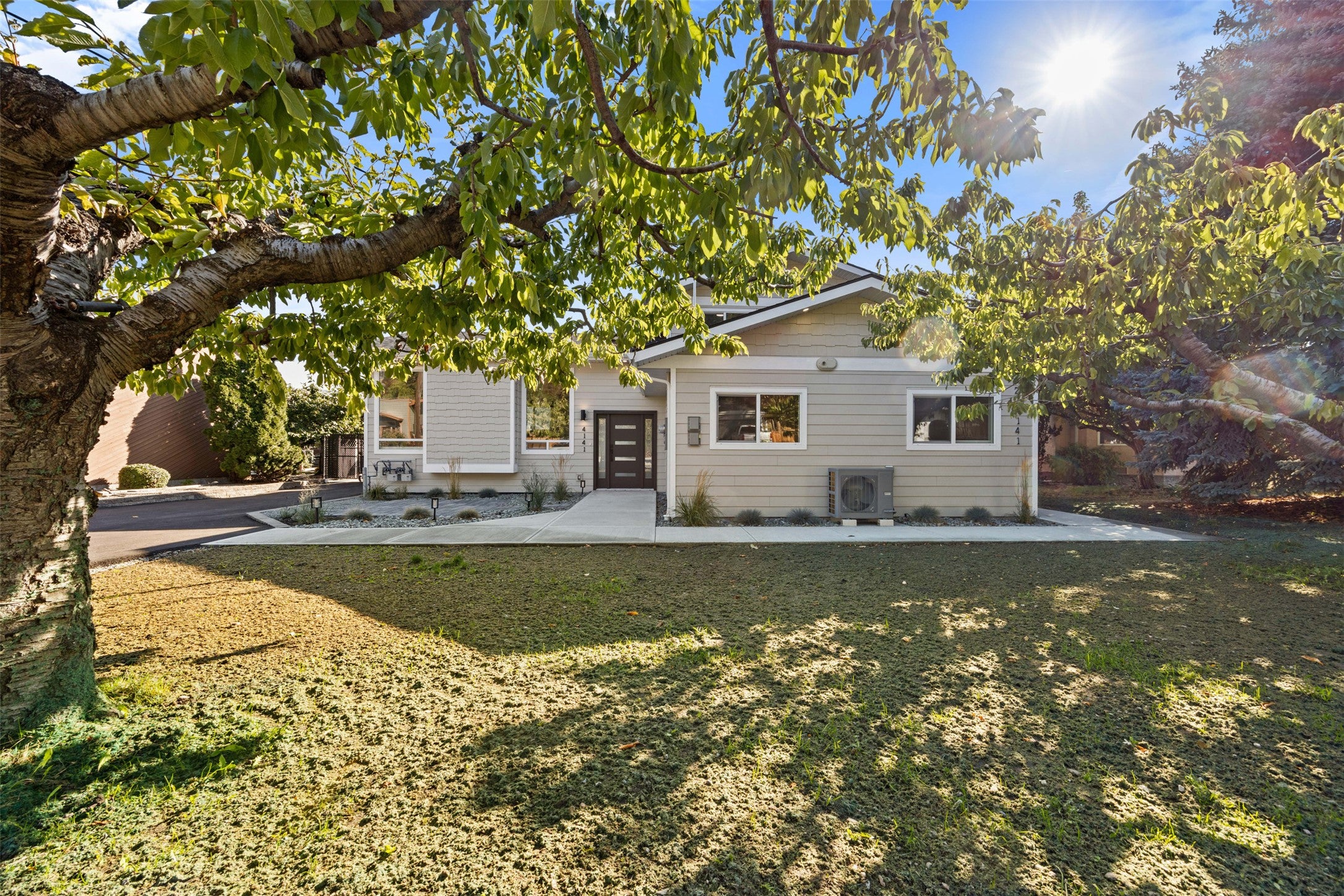 Home With Suite Steps to the Lake in Peachland, BC