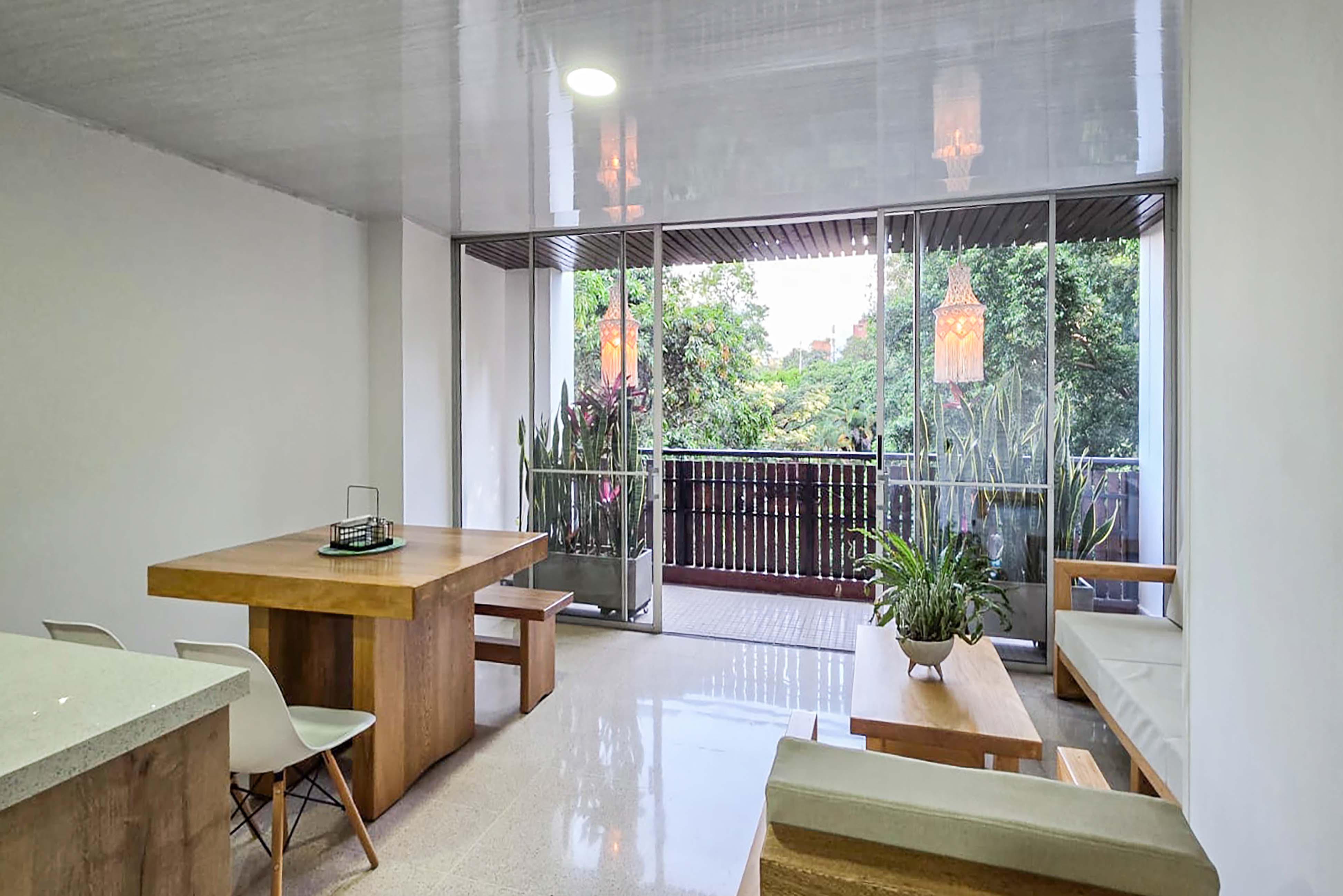 Apartamento con balcón para venta | Santa Gema, Laureles