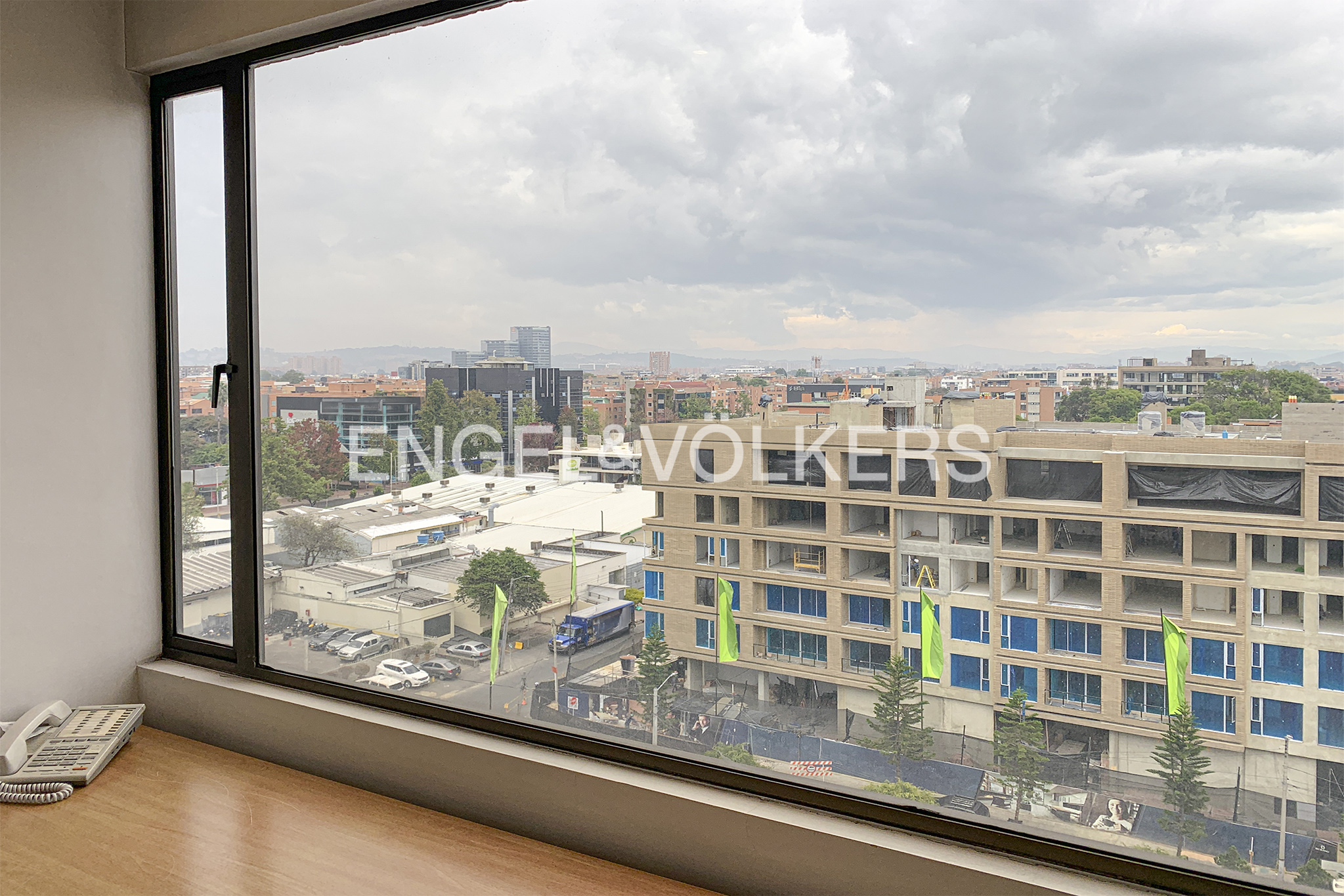 Se vende oficina en calle 100