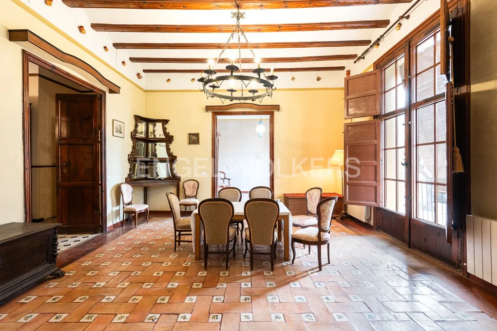 Palatial House from the 19th century in the heart of Godella
