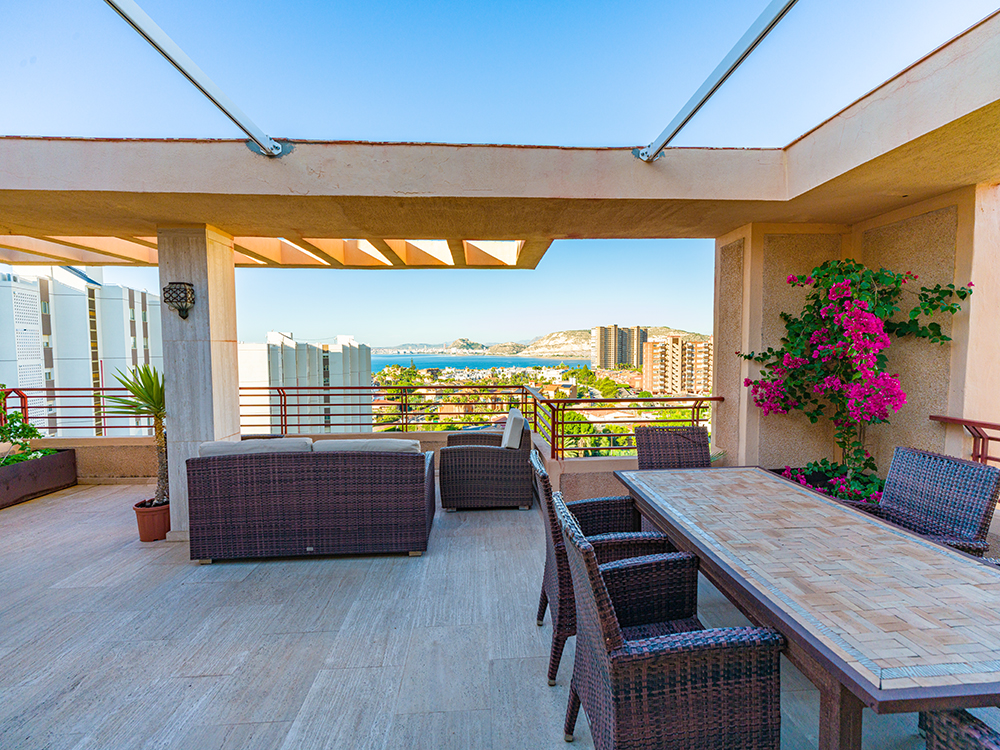 Fantastic Penthouse with Dreamlike Views