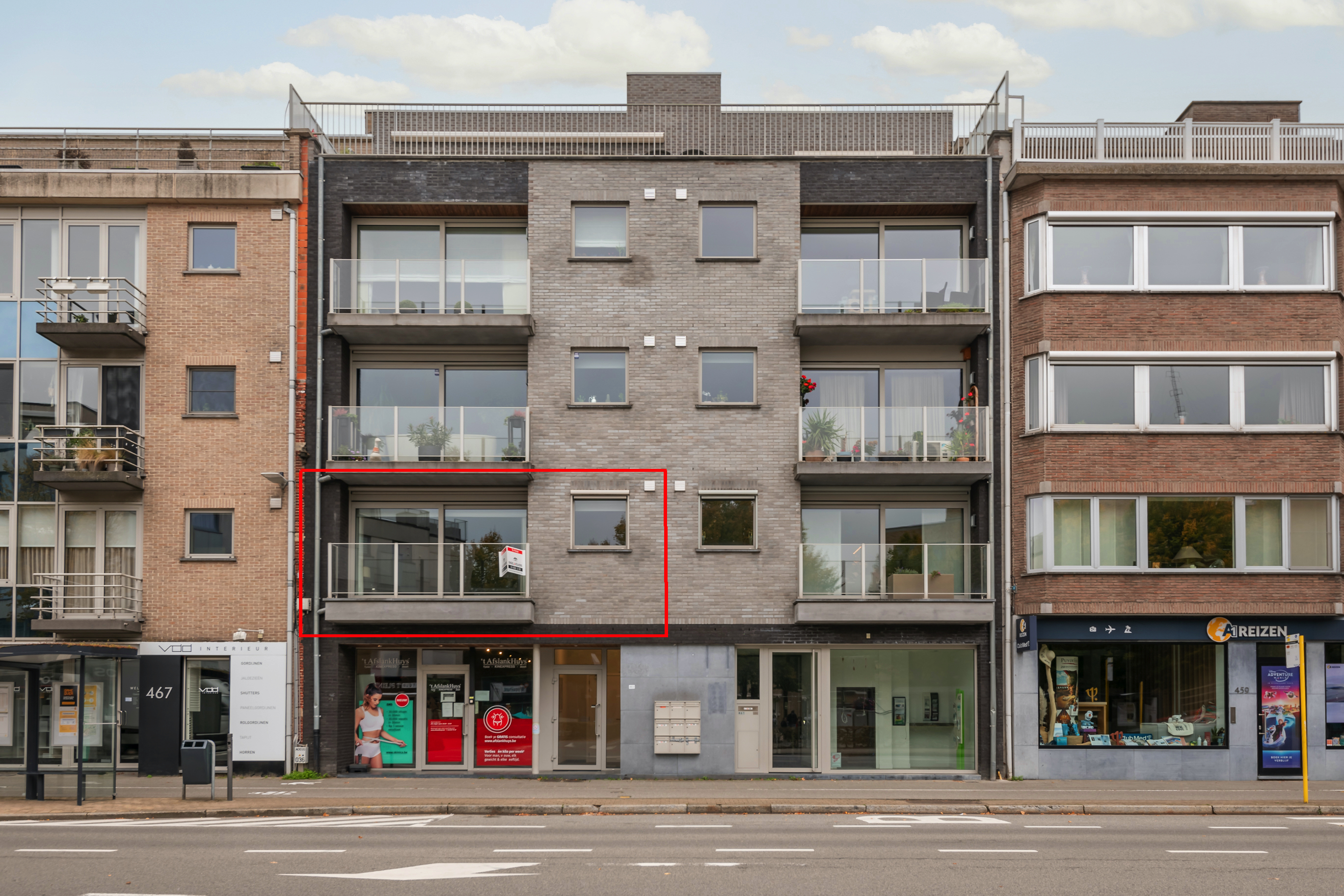 Instapklaar appartement pal in het centrum met ruim terras!