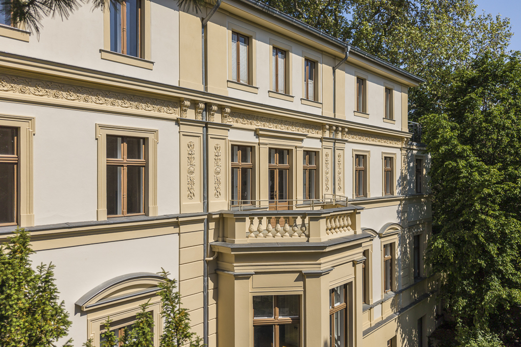 Exklusive Wohnung in prachtvoller Villa am Seeufer