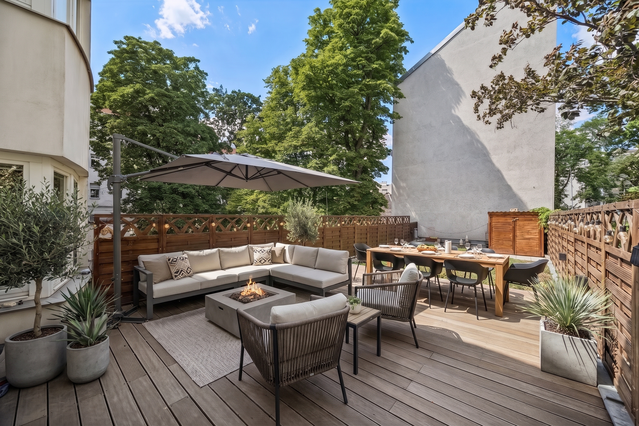 Prime location! Family apartment with approx. 83 m² terrace and optional garage parking space