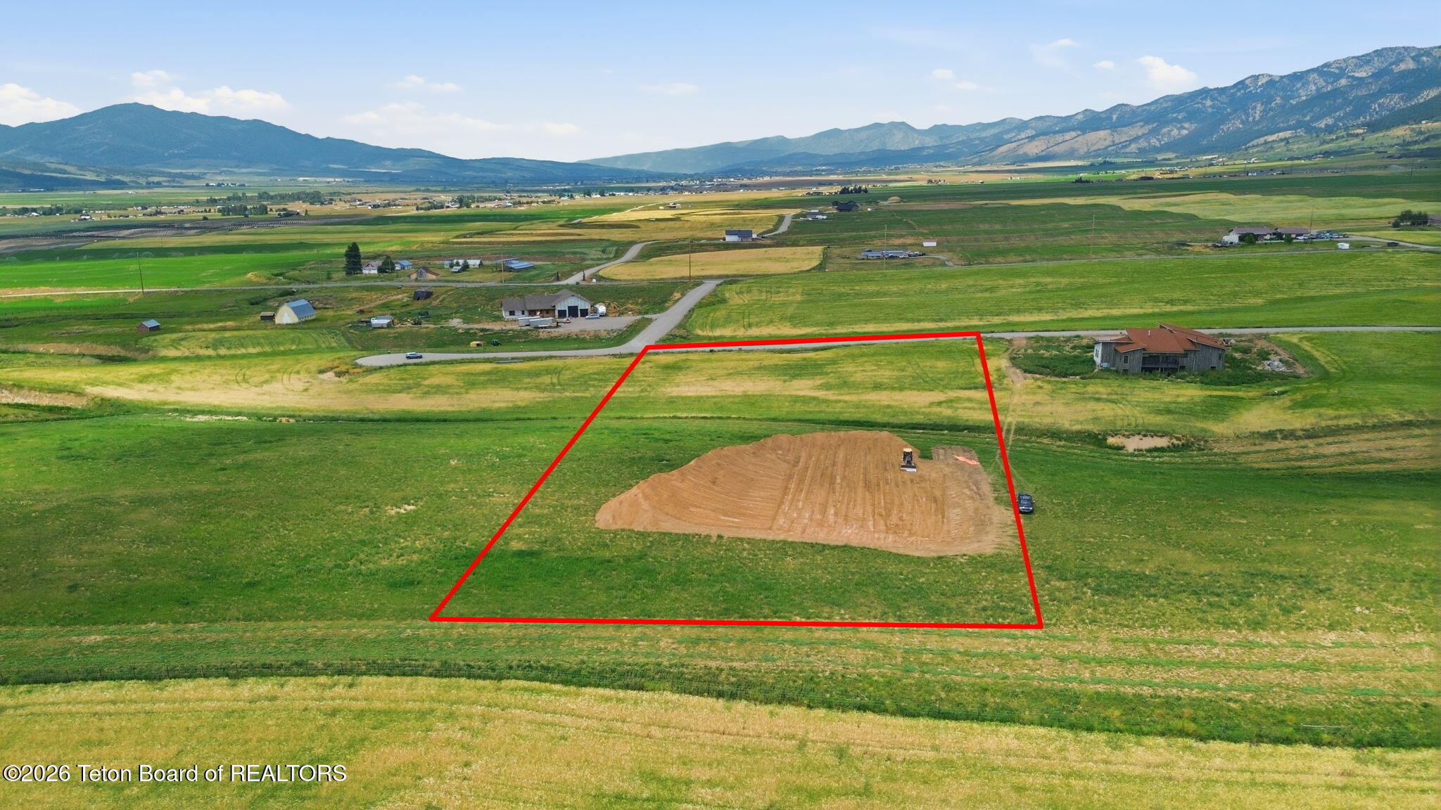 Mountain Views, Seasonal Water, Horse-Friendly Acreage