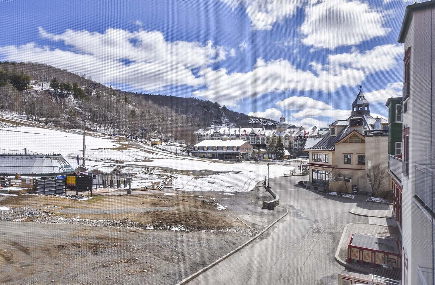 Hilton condominium,  great views to the slopes at Tremblant