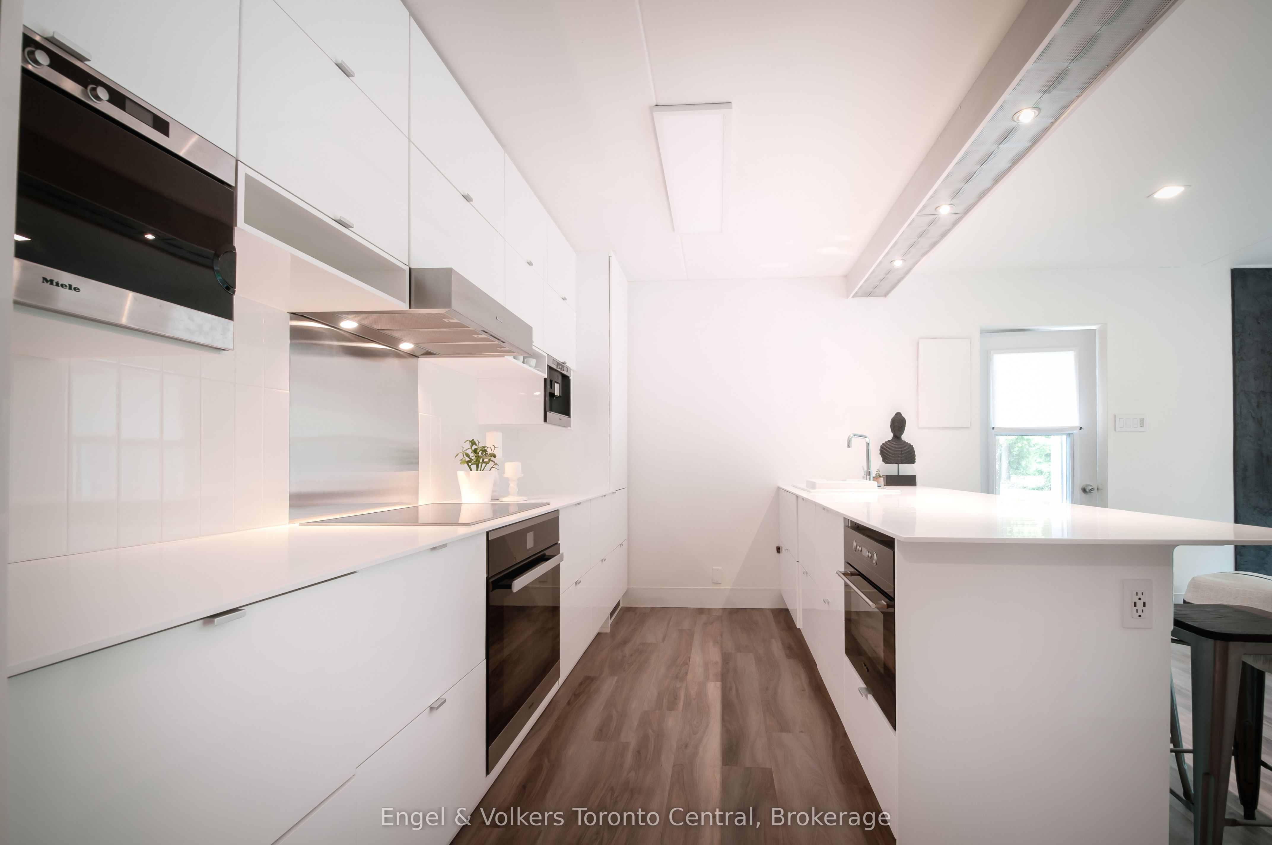 Modern Ground Floor Condo In Cranberry Village
