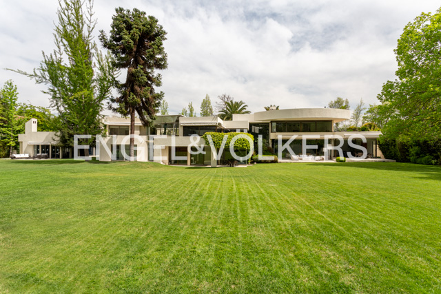 Exclusivo condominio con buena conectividad