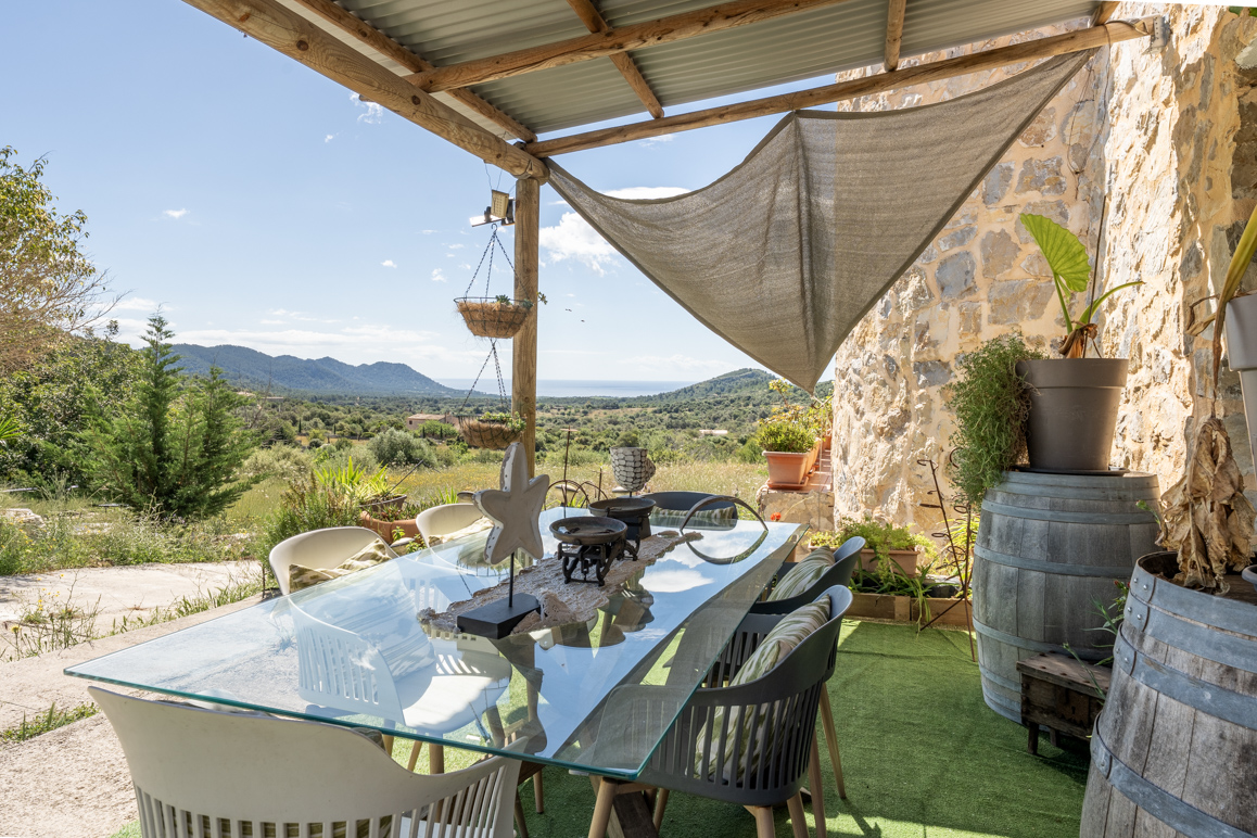 Finca rústica con vistas al mar y gran parcela entre Artá y Son Servera