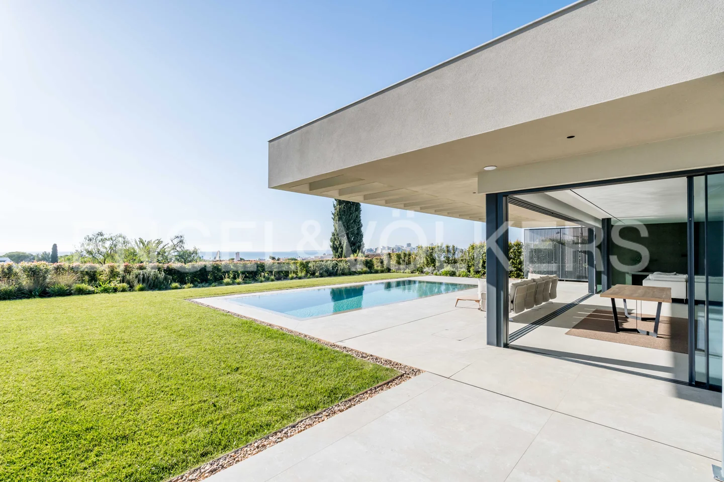 Elite Modern Villa overlooking the ocean and town of Ferragudo
